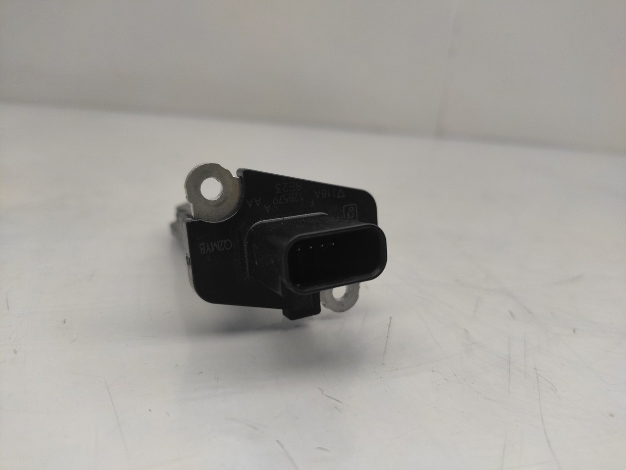 Mass Air Flow Sensor (MAF) FORD Kuga I Imagem-1