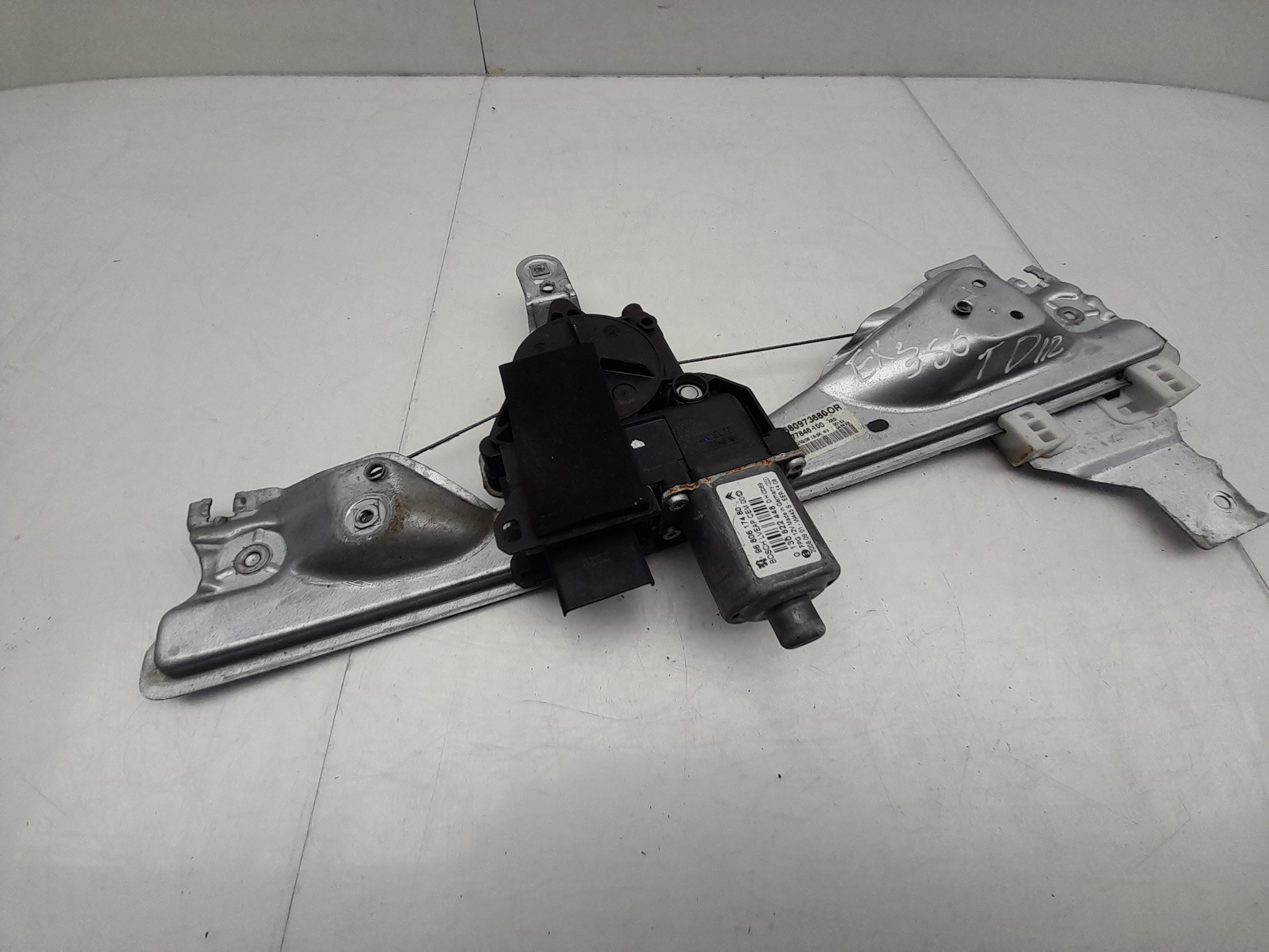 Right rear window regulator