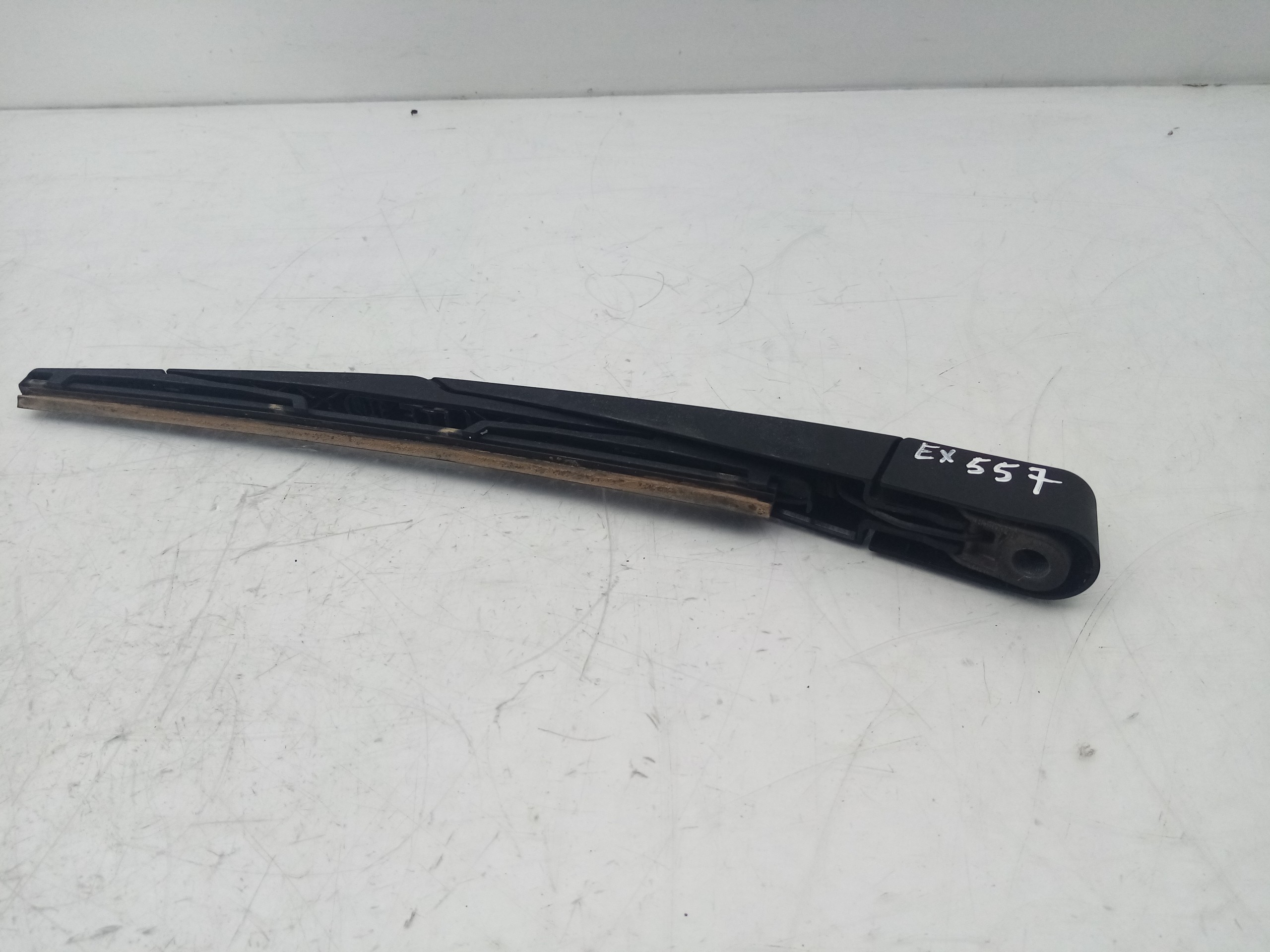 Rear wiper arm