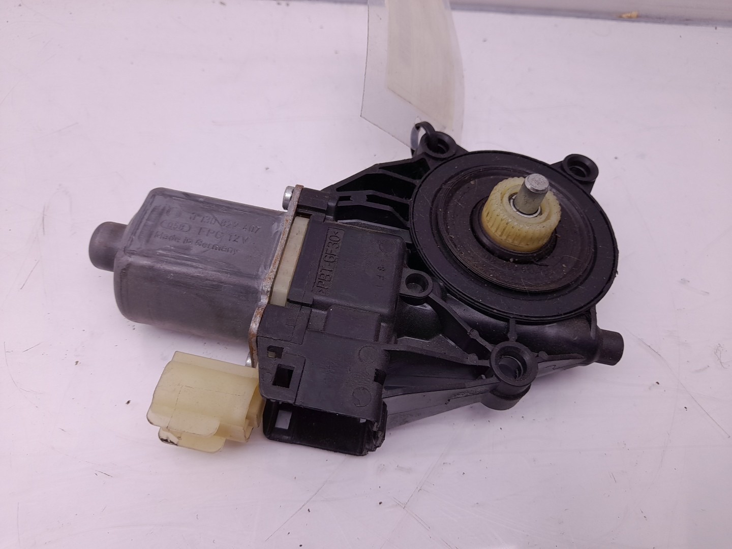 Moteur lève-vitre avant Droite