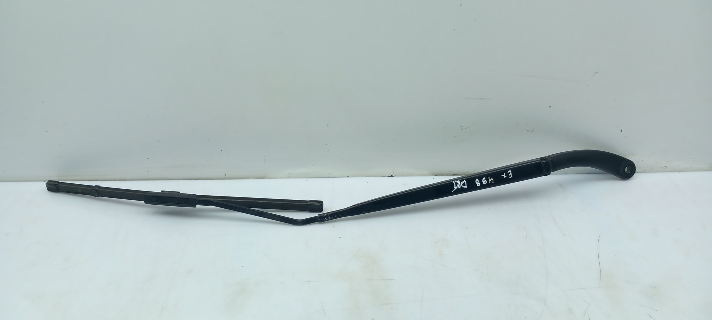 Windscreen wiper arm Right front