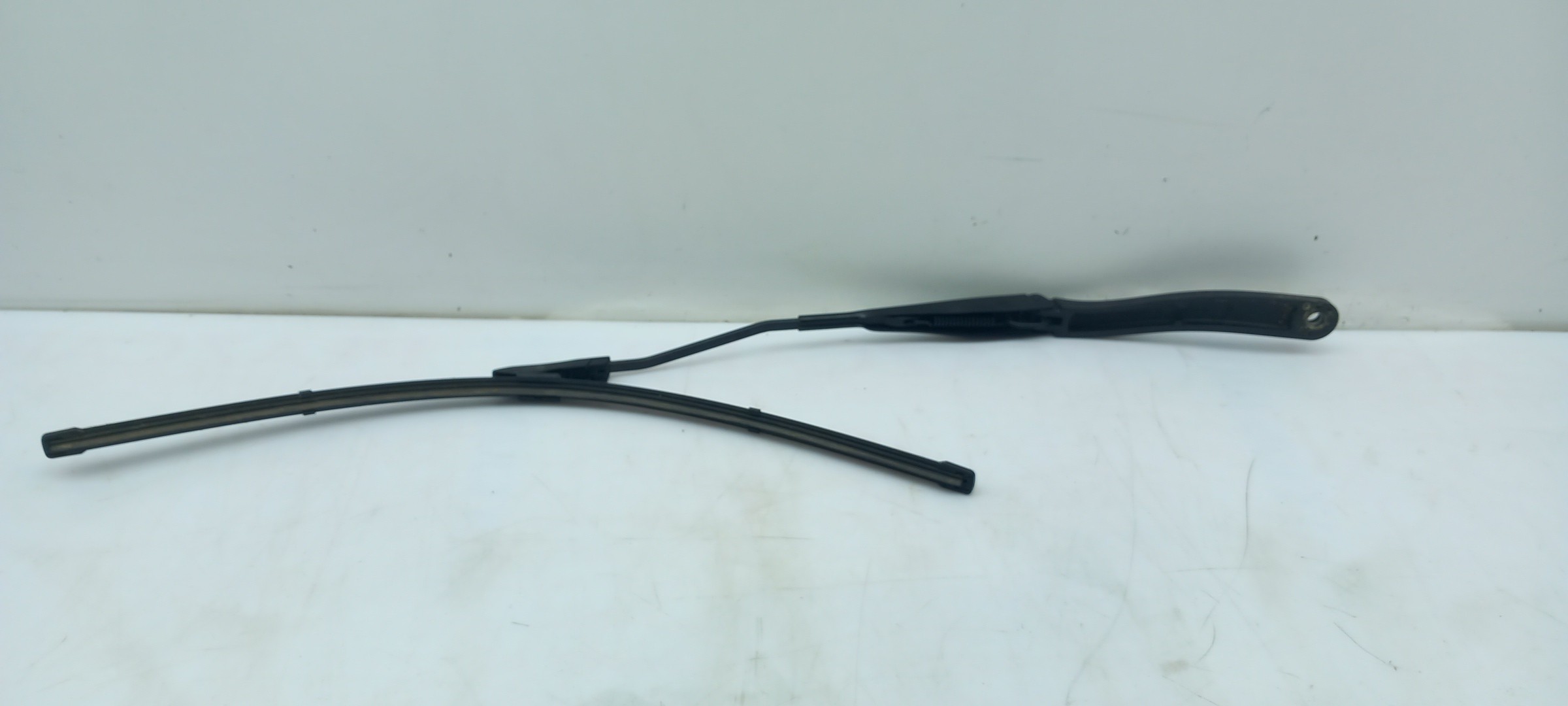 Windscreen wiper arm Left front