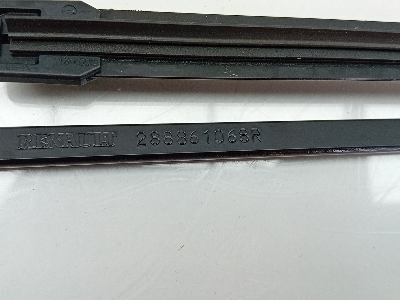 Windscreen wiper arm Right front RENAULT Megane IV Grandtour (K9A/M_) Imagem-2