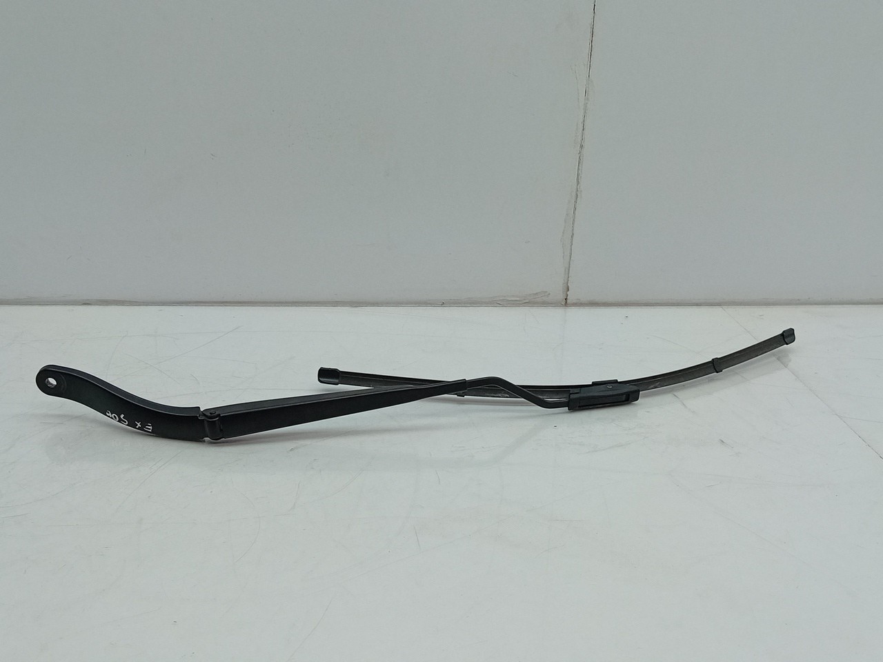 Windscreen wiper arm Left front