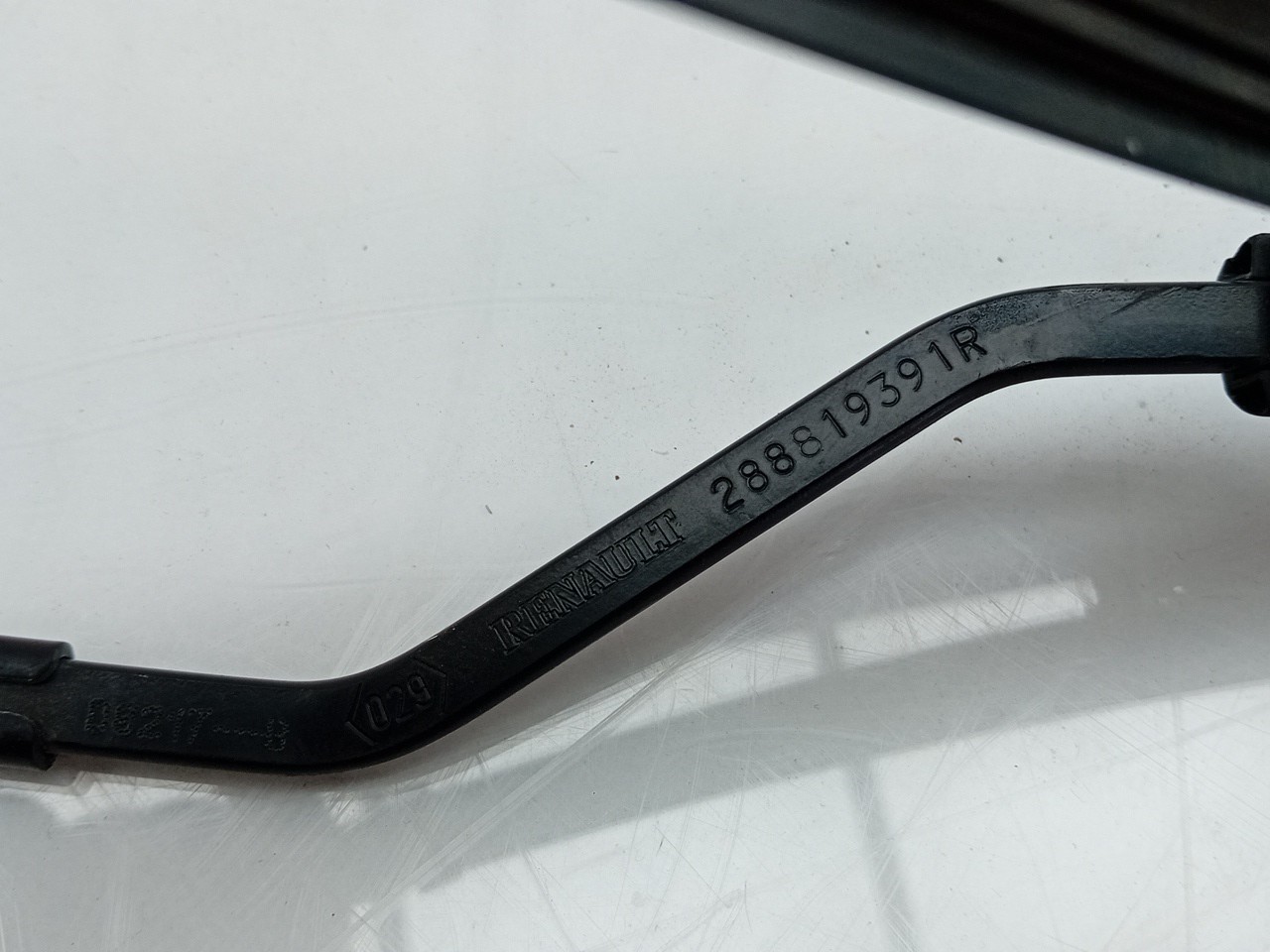 Windscreen wiper arm Left front RENAULT Megane IV Grandtour (K9A/M_) Imagem-2