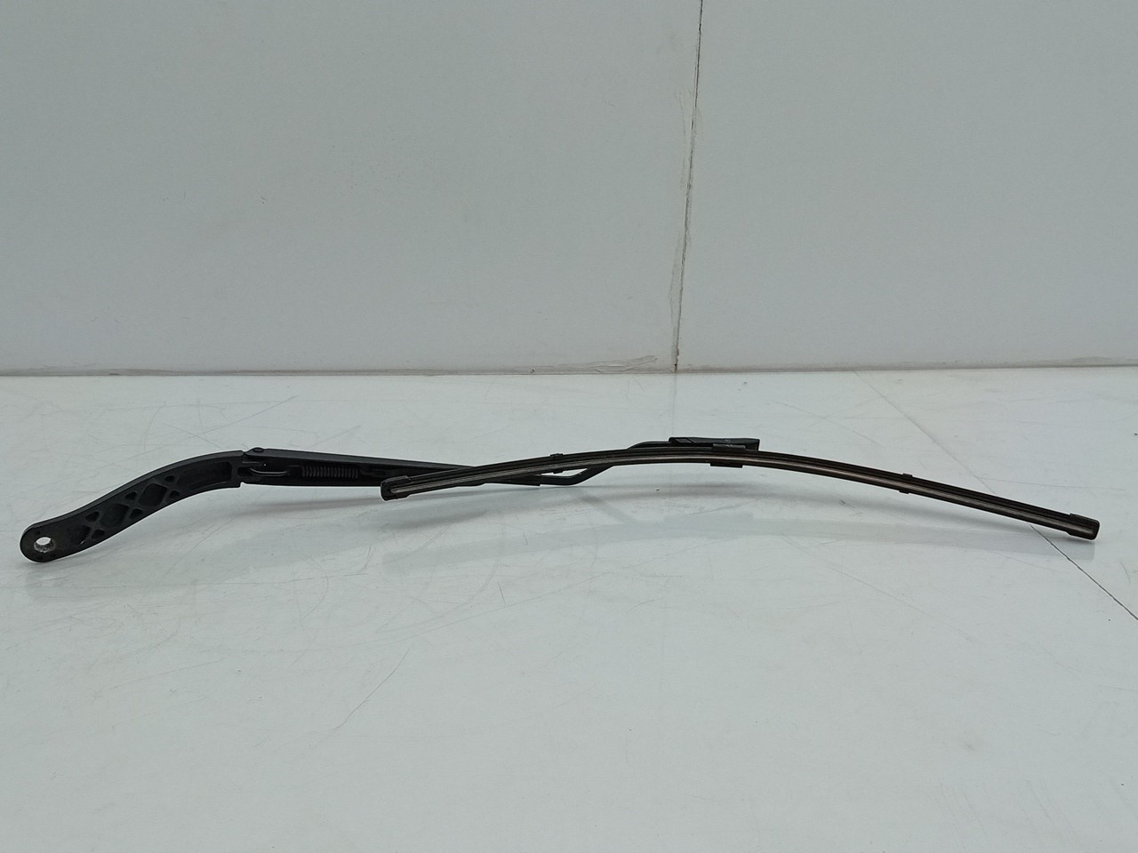 Windscreen wiper arm Left front RENAULT Megane IV Grandtour (K9A/M_) Imagem-1
