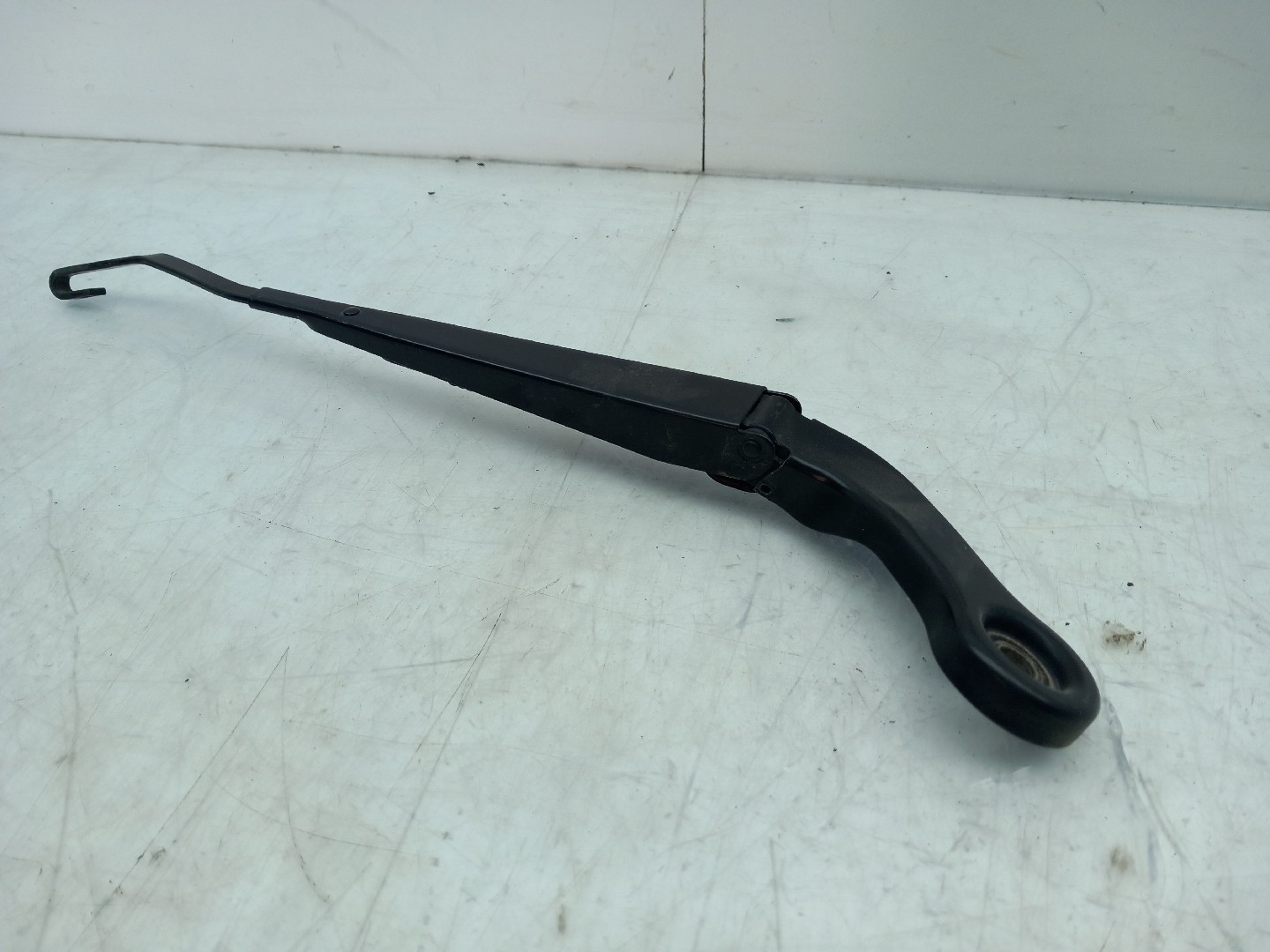 Windscreen wiper arm Left front