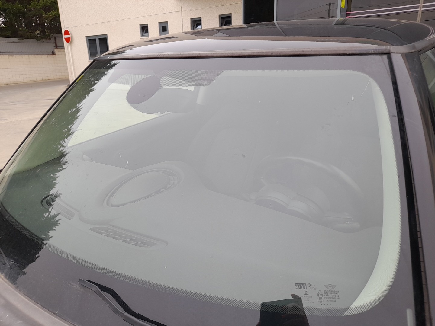 Windshield / Windscreen