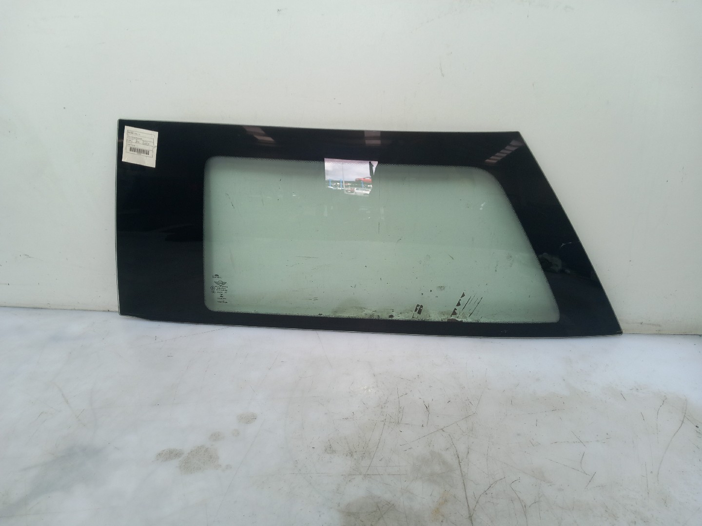 Left rear quarter glass