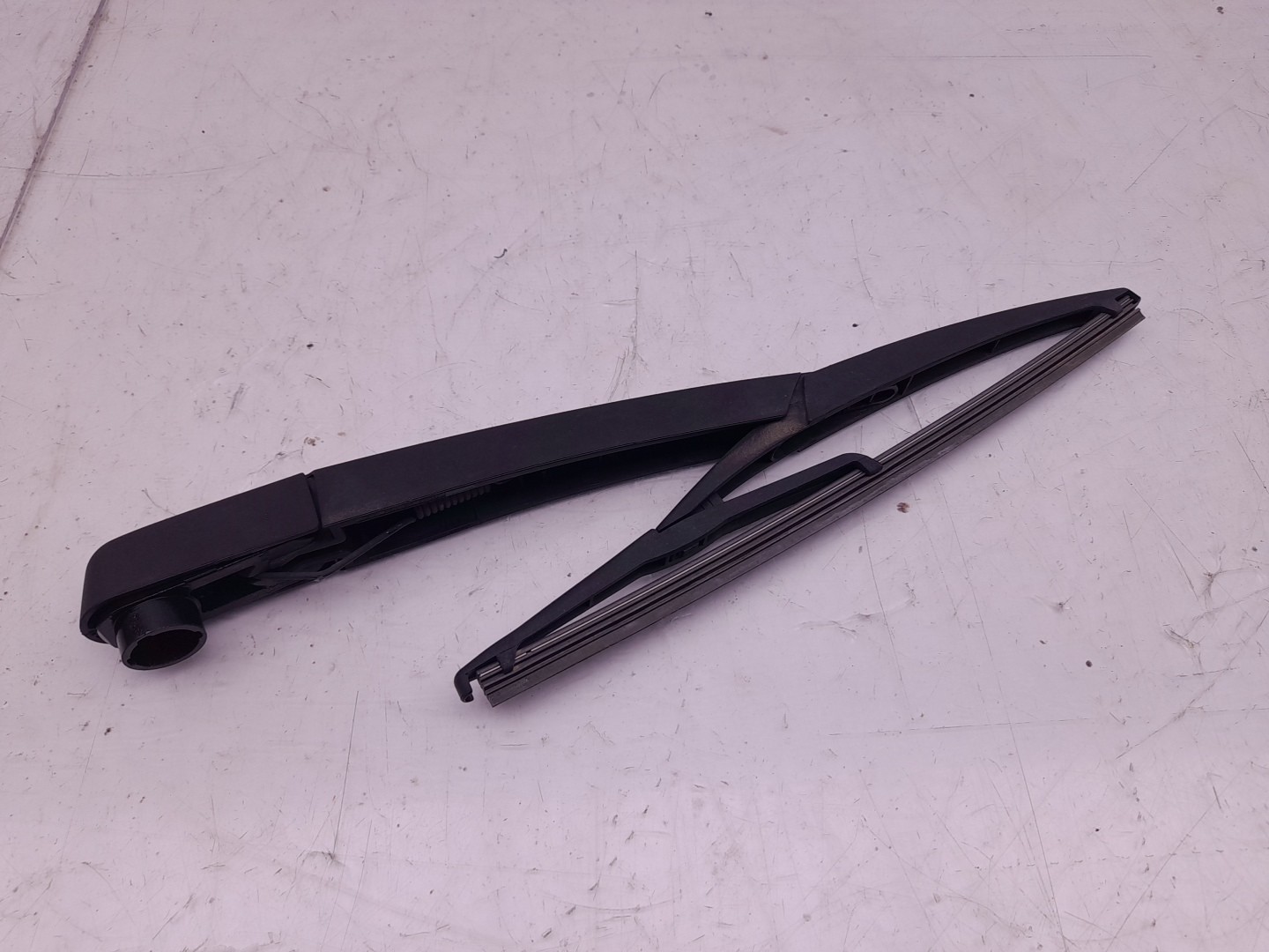 Brazo de limpiaparabrisas trasero PEUGEOT 2008 I (CU_) Imagem-1