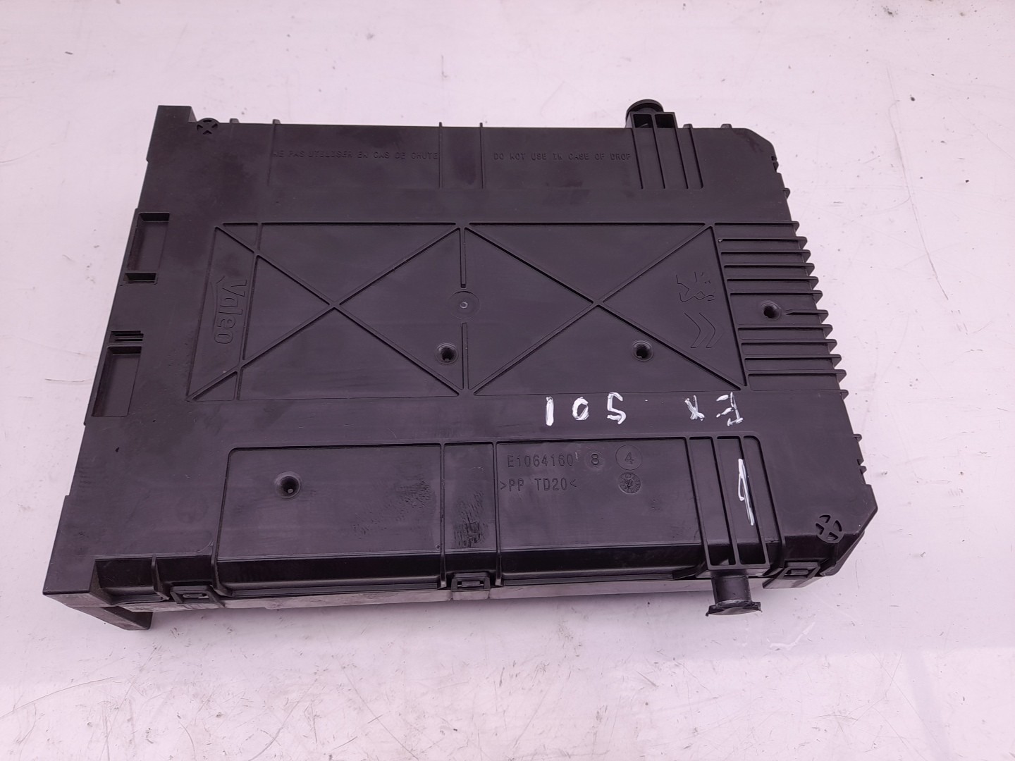 Fuse box / SAM / BSI PEUGEOT 2008 I (CU_) Imagem-1