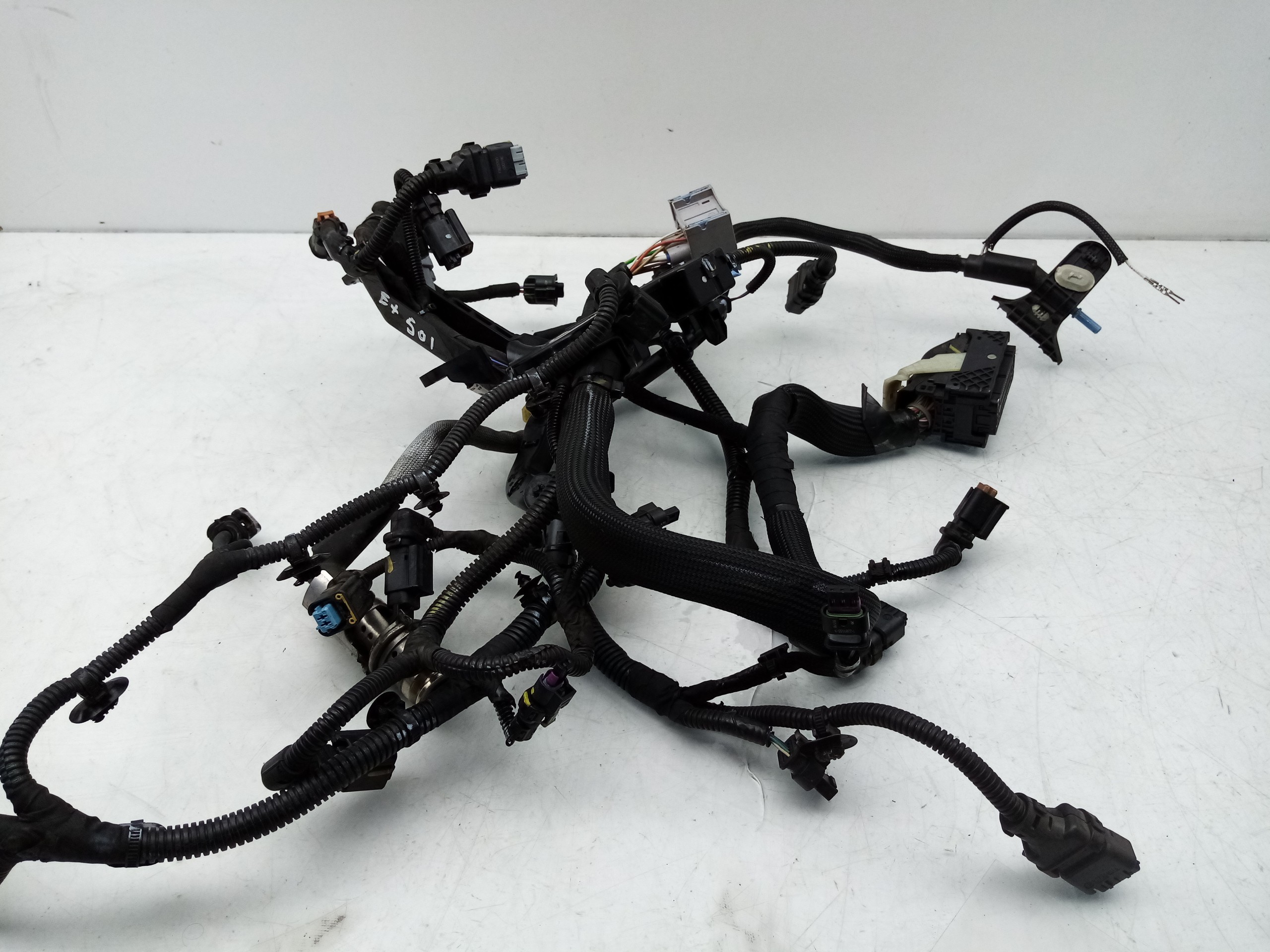 Engine electrical installation / engine wiring