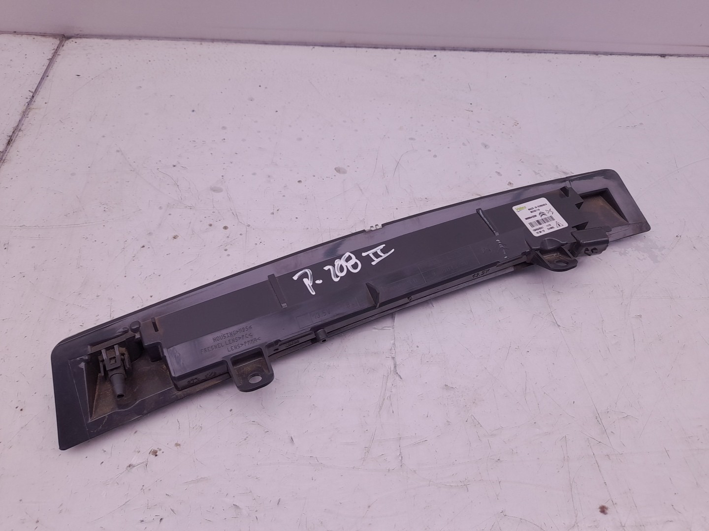 Additional stop light / 3rd stop light PEUGEOT 208 II Imagem-1