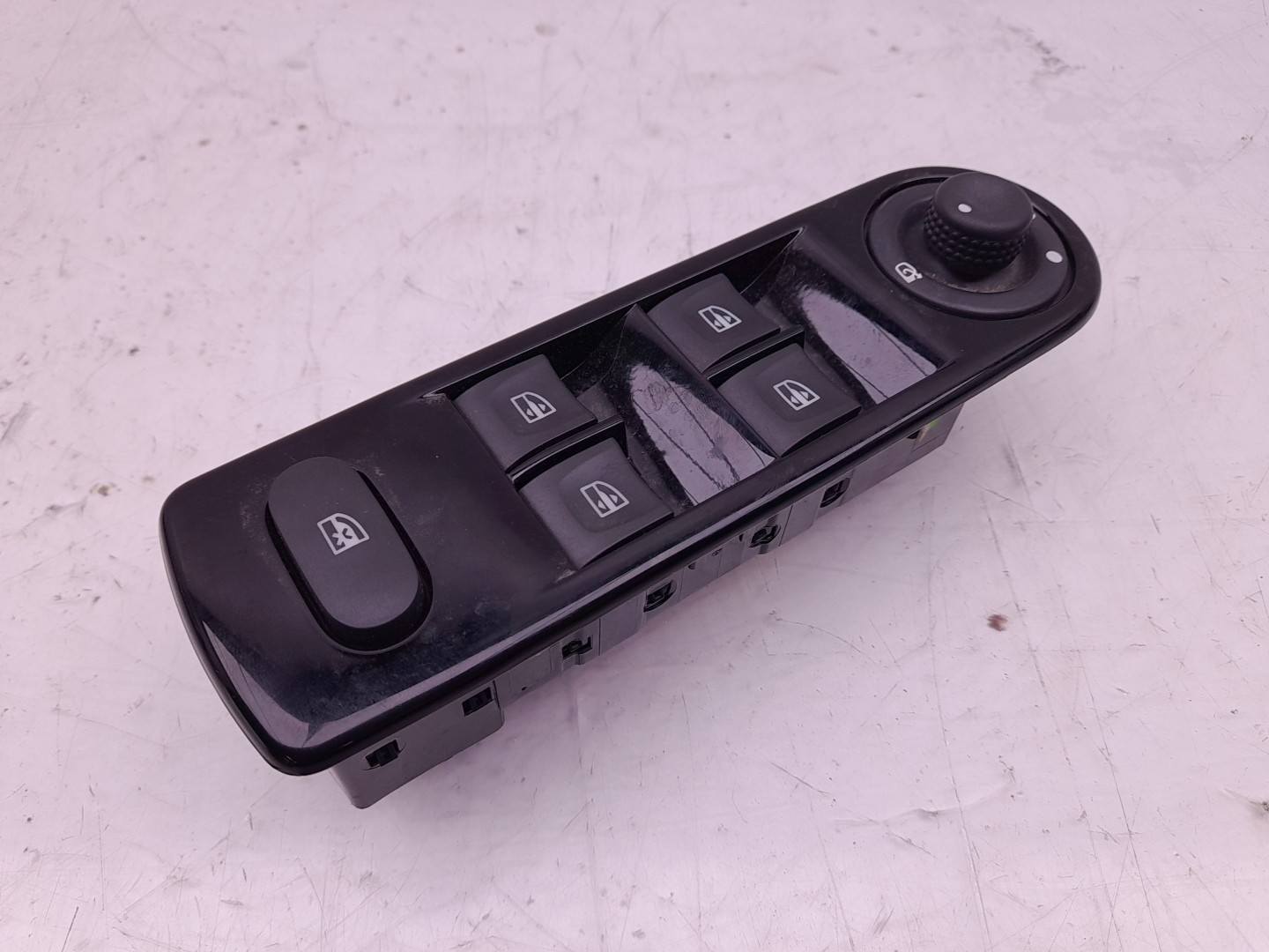 Left Front window control