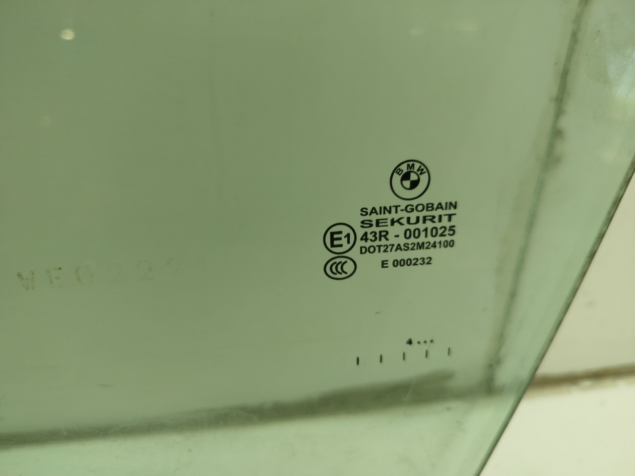 Left front door glass BMW X3 (E83) Imagem-1