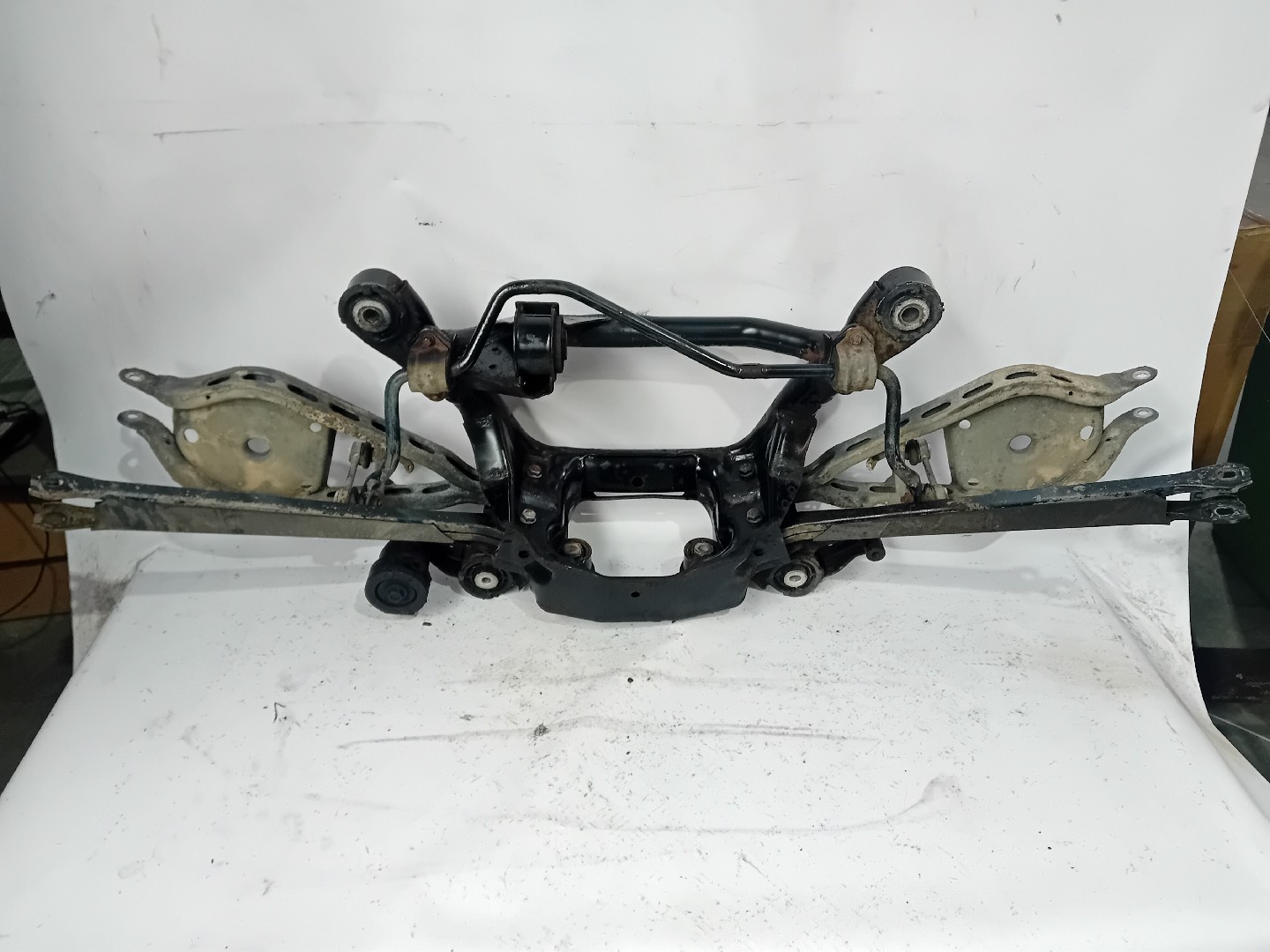 Subchasis trasero BMW X3 (E83) Imagem-1