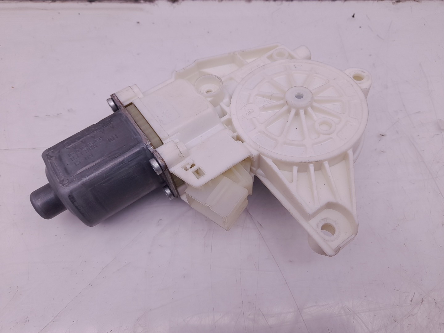 Moteur lève-vitre avant Droite