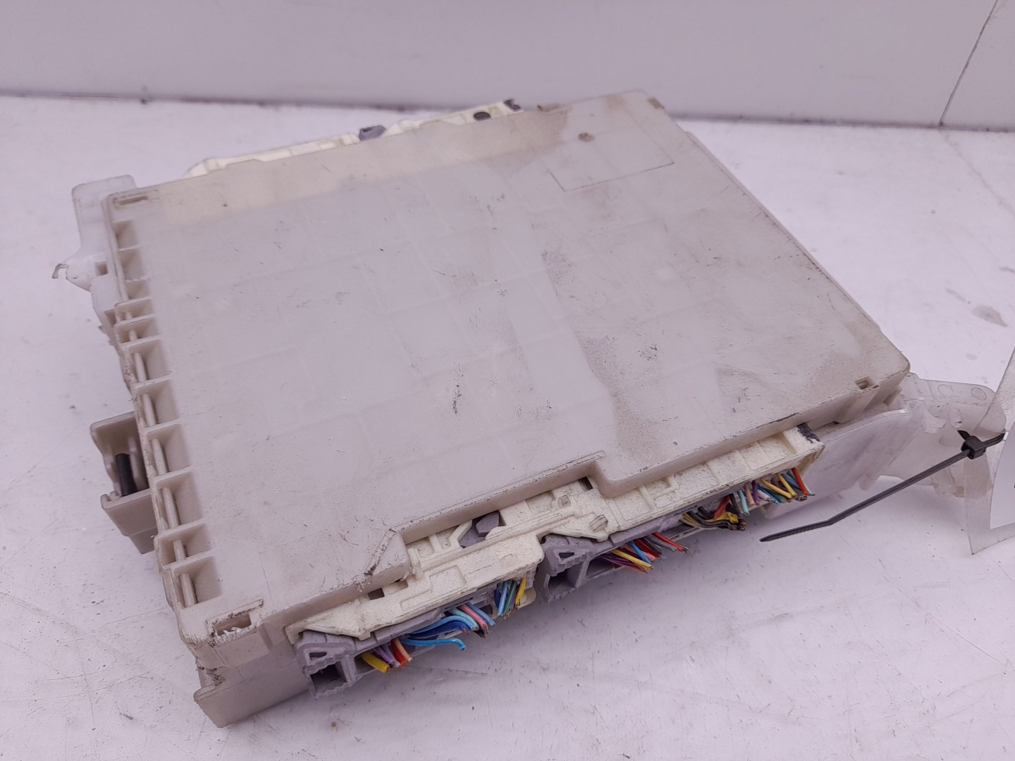 Caja fusibles / SAM / BSI TOYOTA Yaris (_P13_) Imagem-1