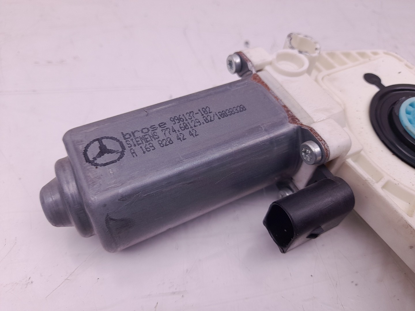Motor vidro frente direito MERCEDES-BENZ Classe A (W169) Imagem-2