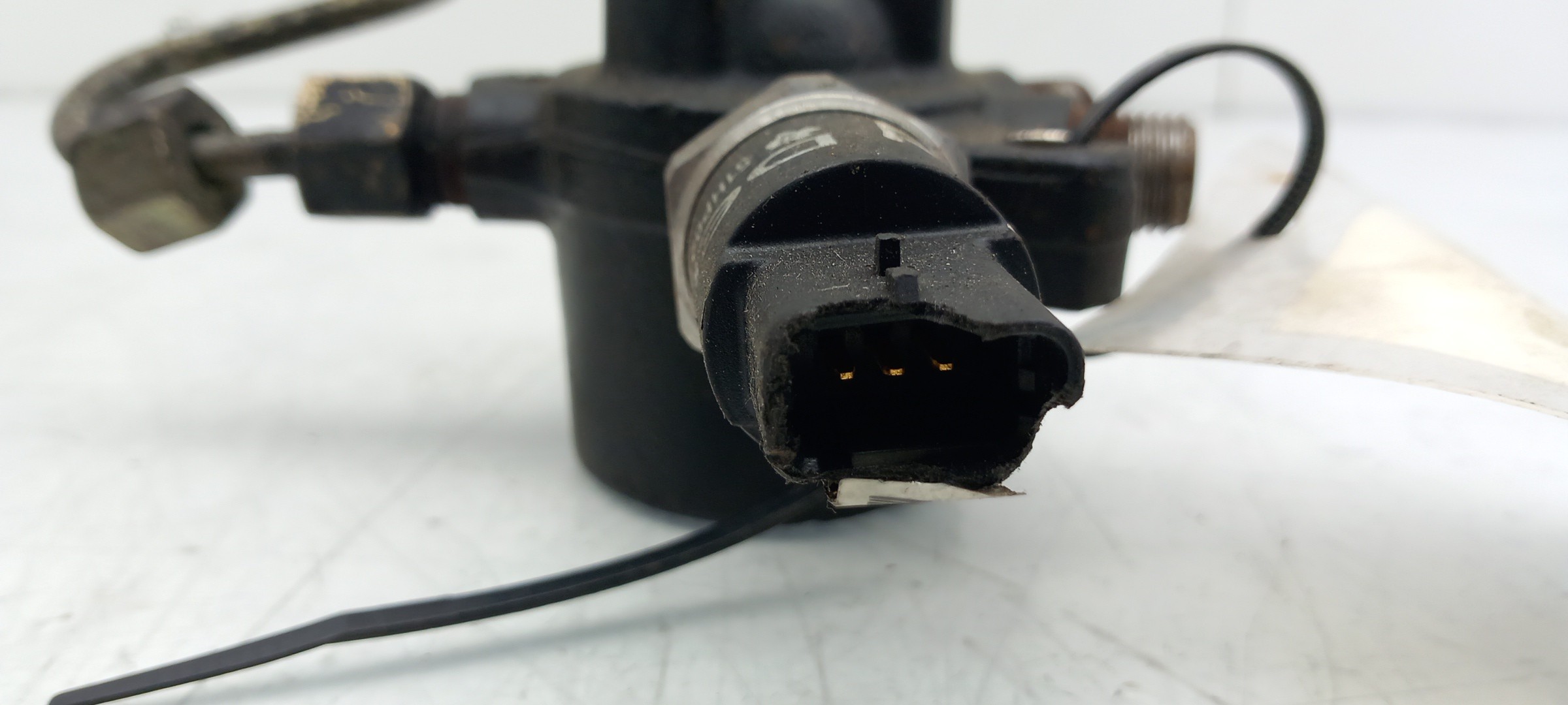 Fuel rail RENAULT Clio II (BB0/1/2_, CB0/1/2_) Imagem-1