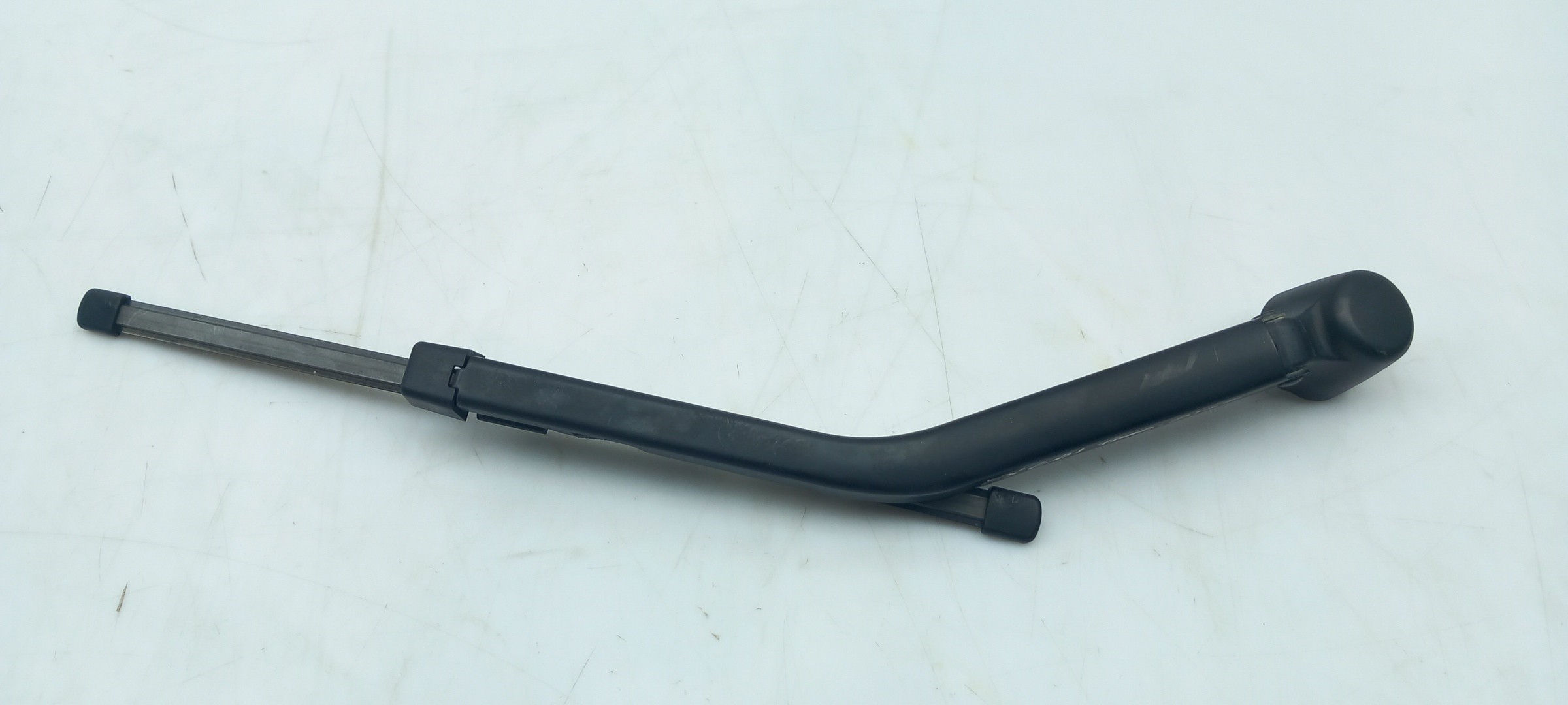 Rear wiper arm