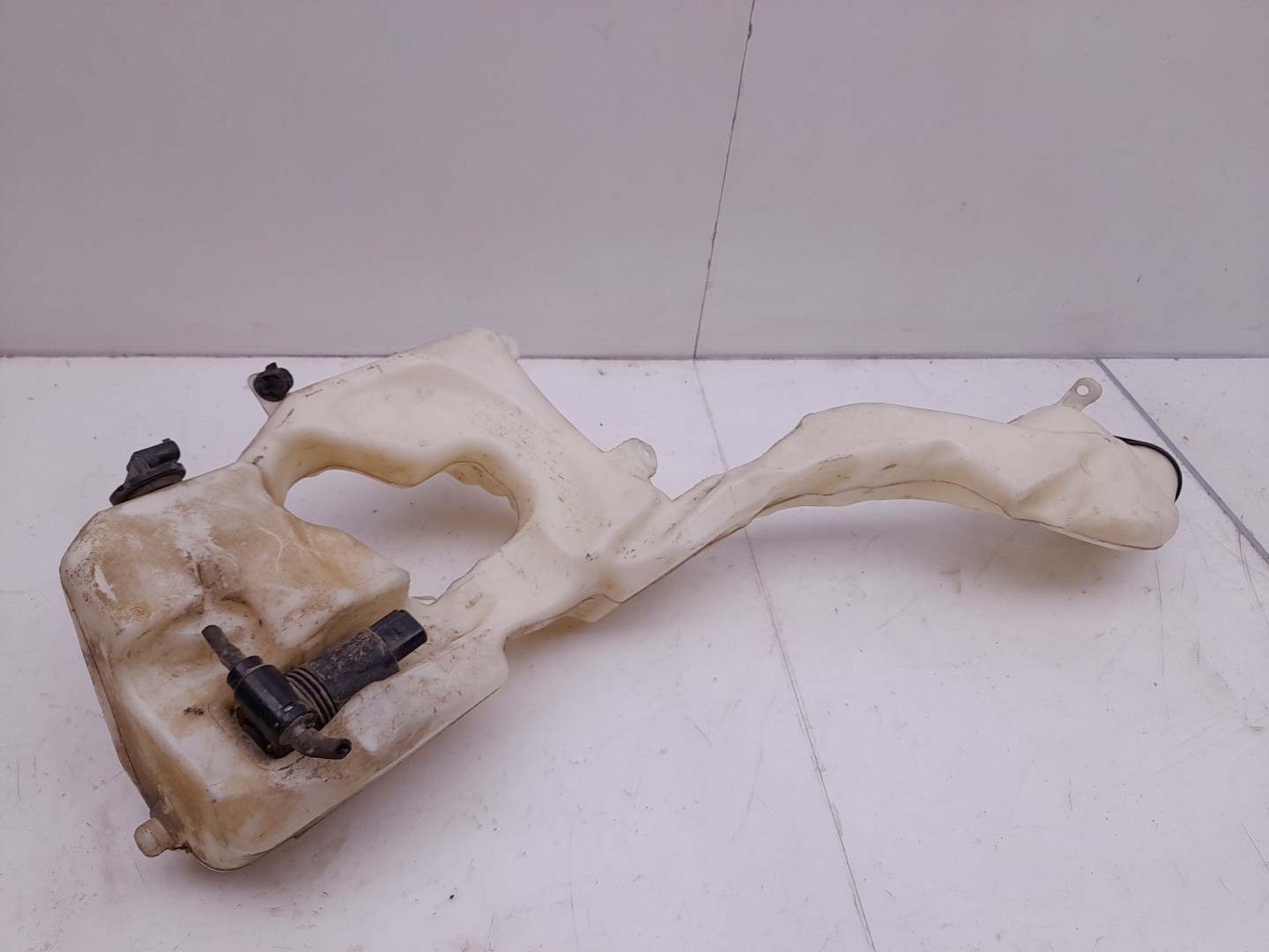 Windshield washer tank