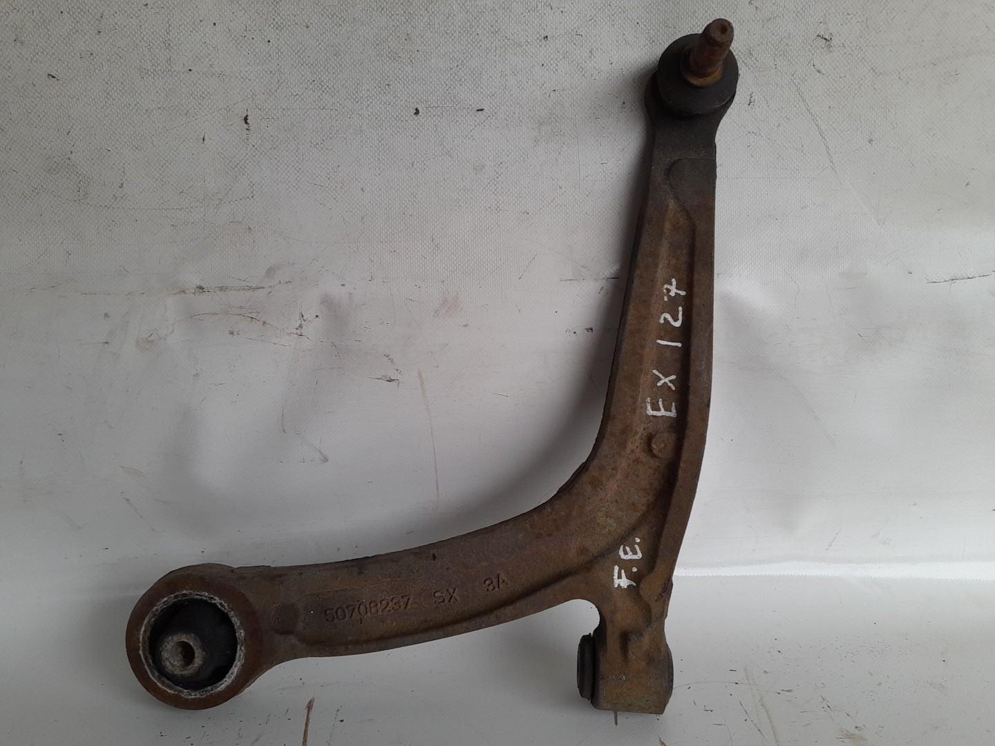 Braccio di sospensione anteriore sinistro