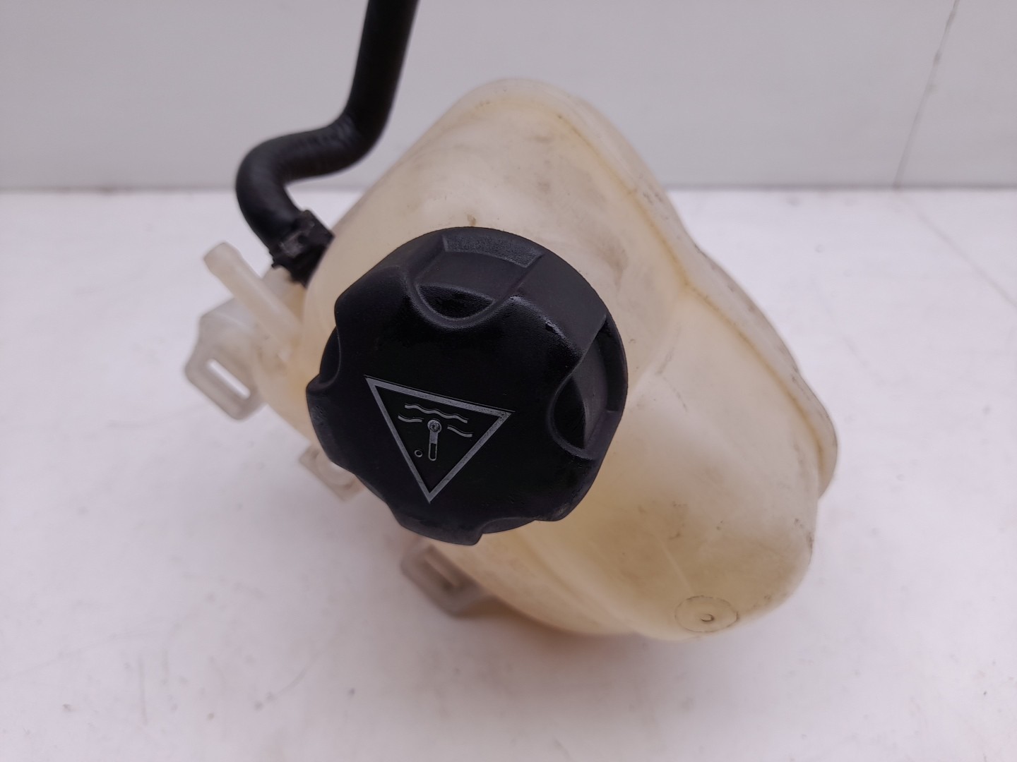 Coolant reservoir