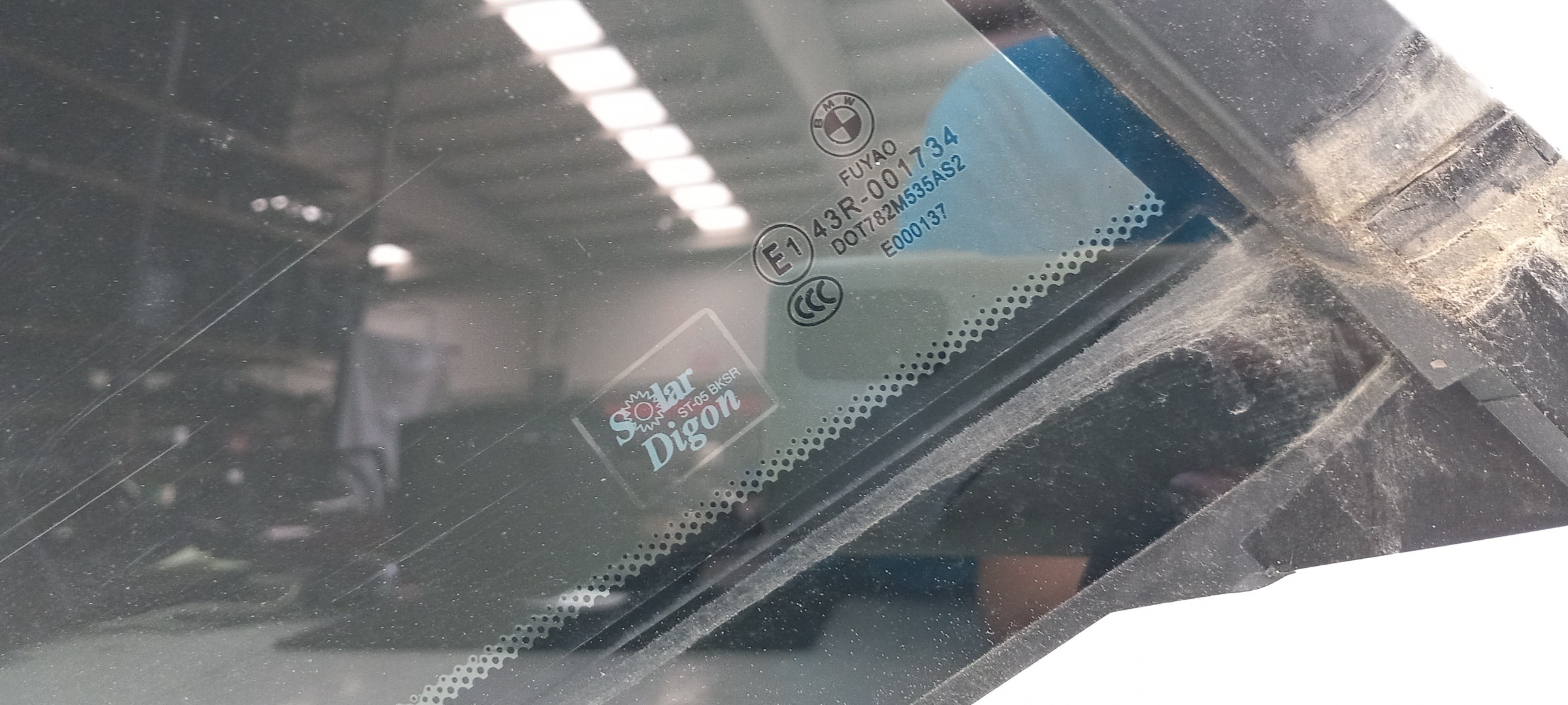 Vidro triangular da porta trás direito BMW X1 (F48) Imagem-1
