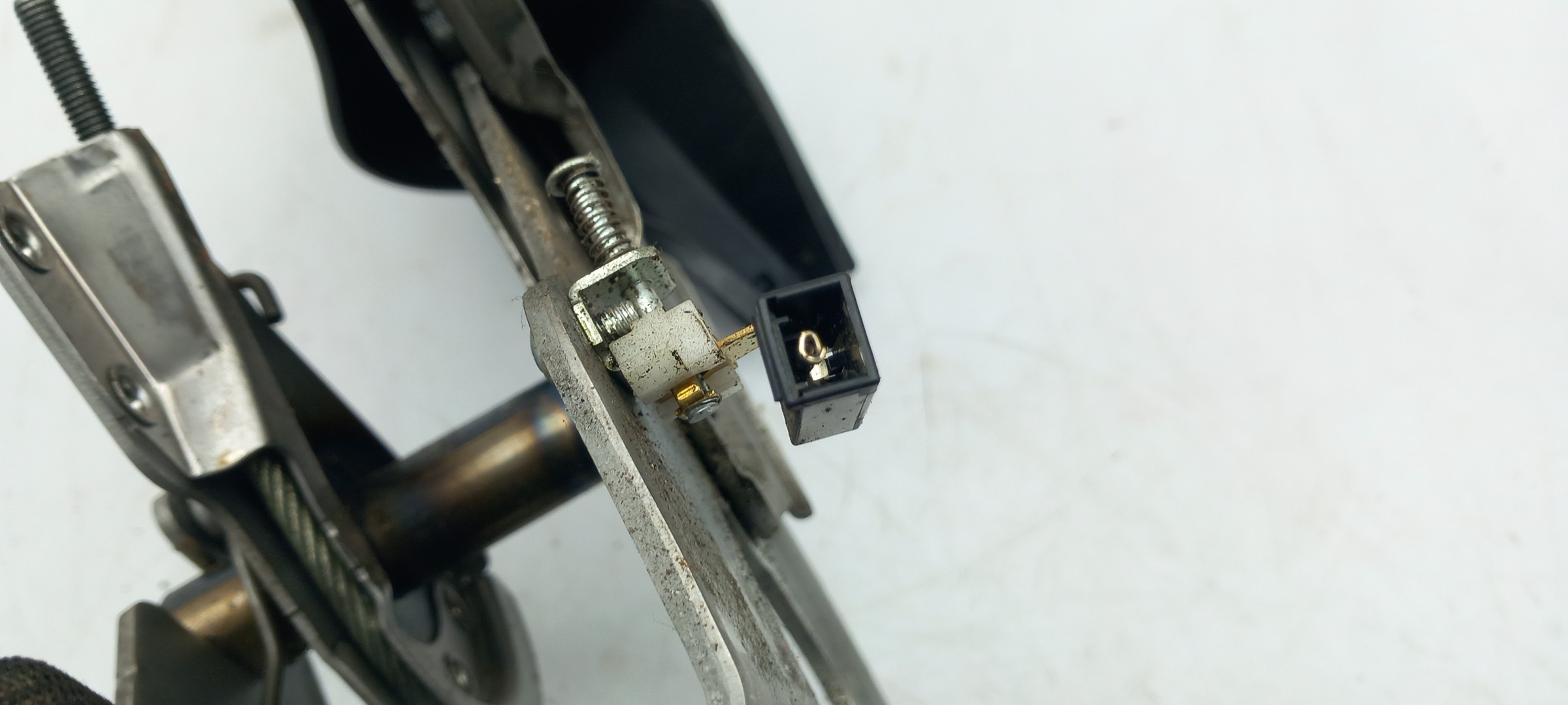 Hand brake / parking brake NISSAN Juke (F15) Imagem-3