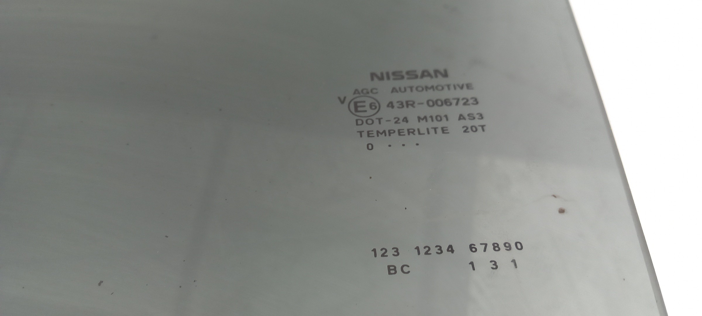 Vidro porta trás esquerdo NISSAN Juke (F15) Imagem-1
