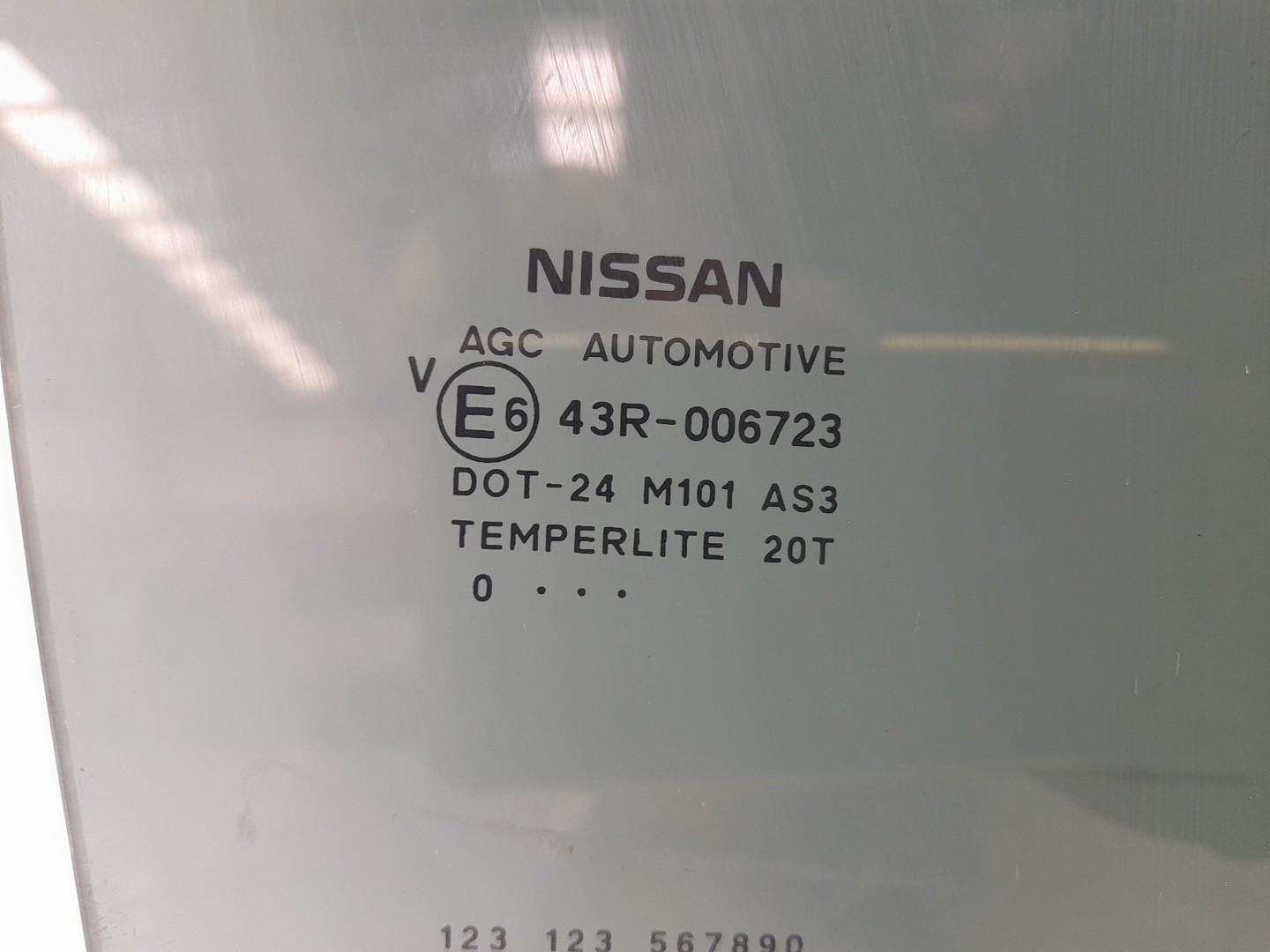 Vidro porta trás direito NISSAN Juke (F15) Imagem-1