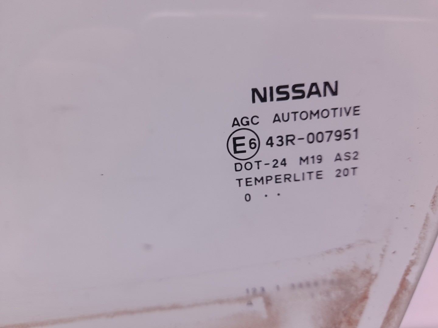 Vidro porta frente esquerda NISSAN Juke (F15) Imagem-1
