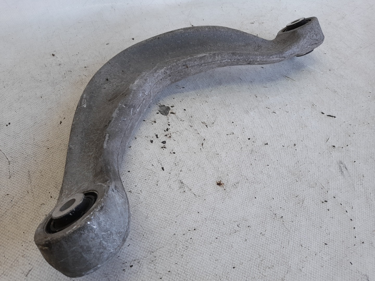 Bras de suspension Avant gauche AUDI A4 Avant (8K5, B8) Imagem-1