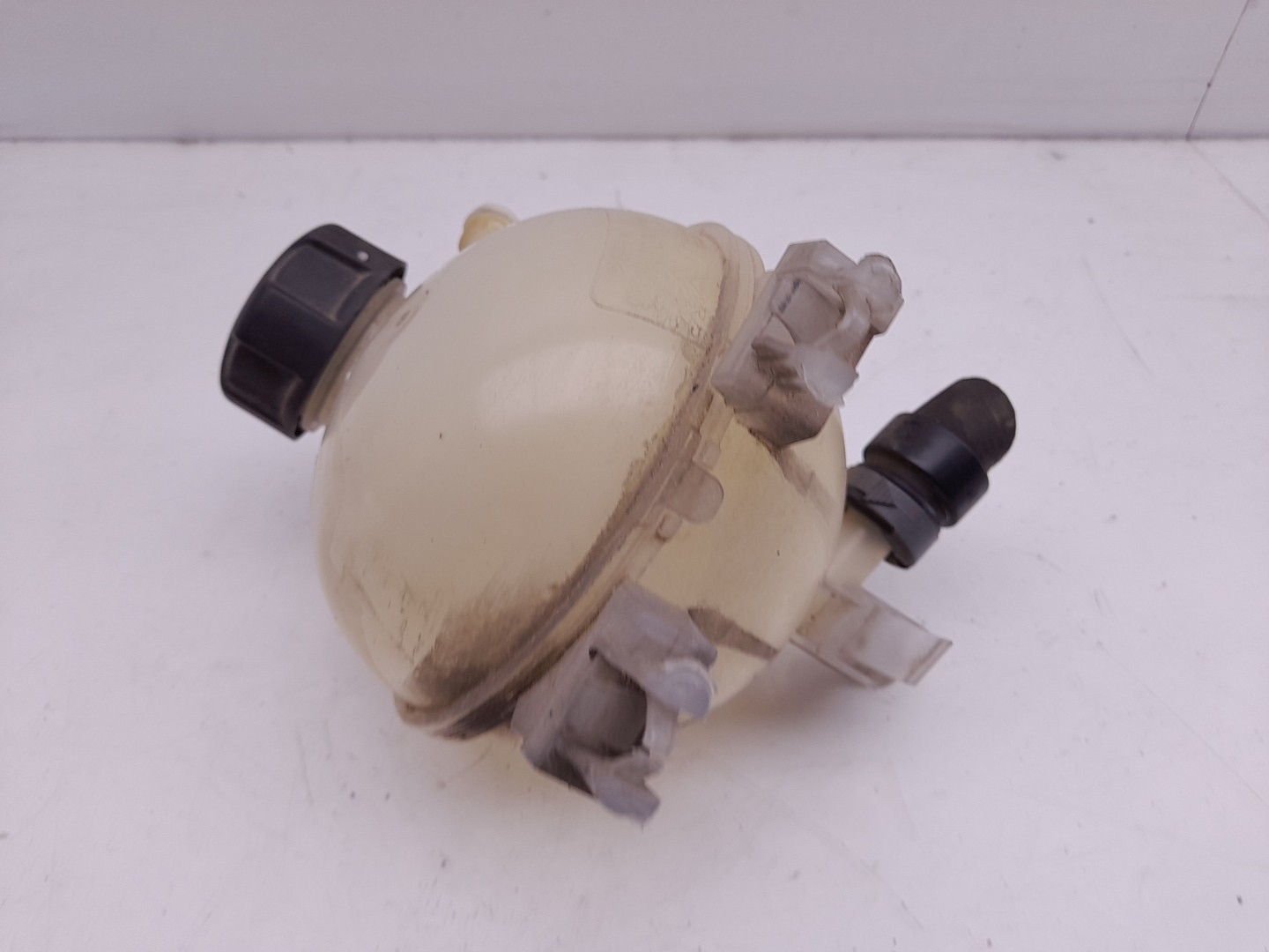 Coolant reservoir CITROËN C4 Cactus Imagem-1