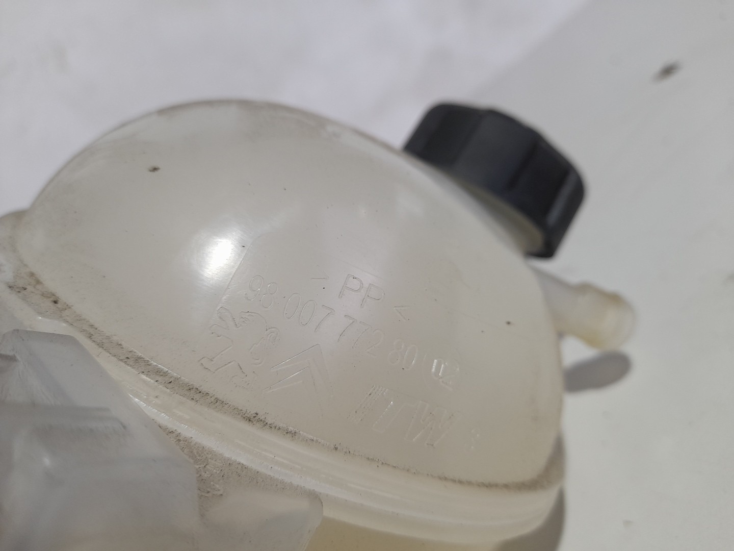 Coolant reservoir CITROËN C3 III (SX) Imagem-1