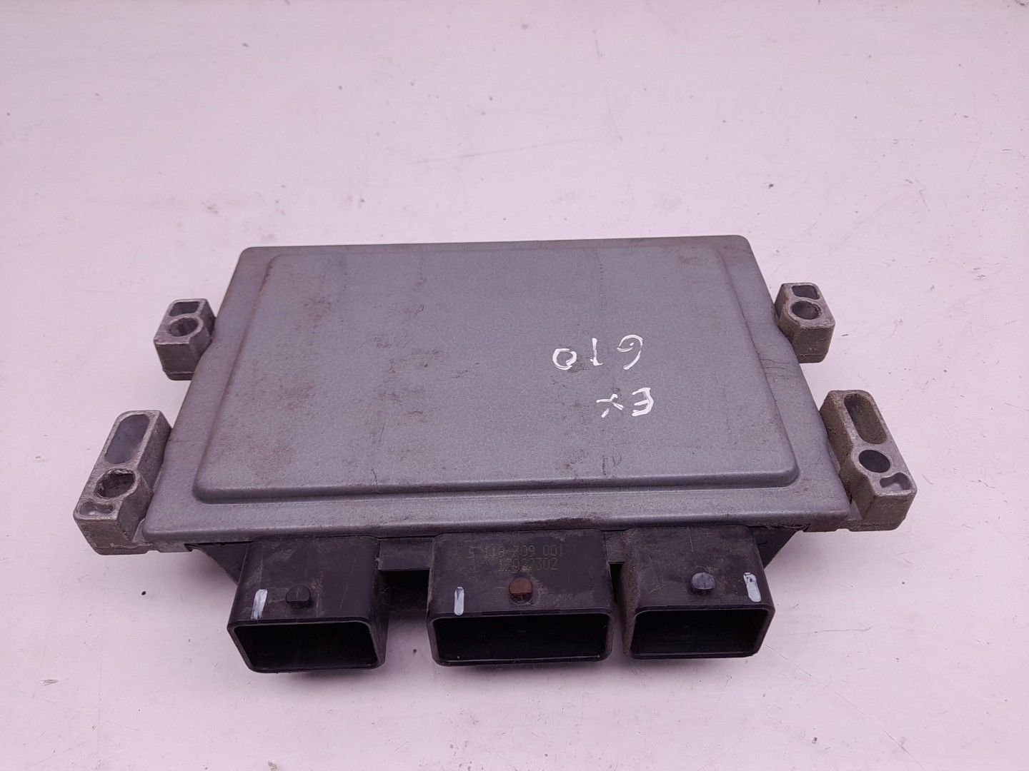 Centralina motor / ECU RENAULT Twingo II (CN0_) Imagem-1