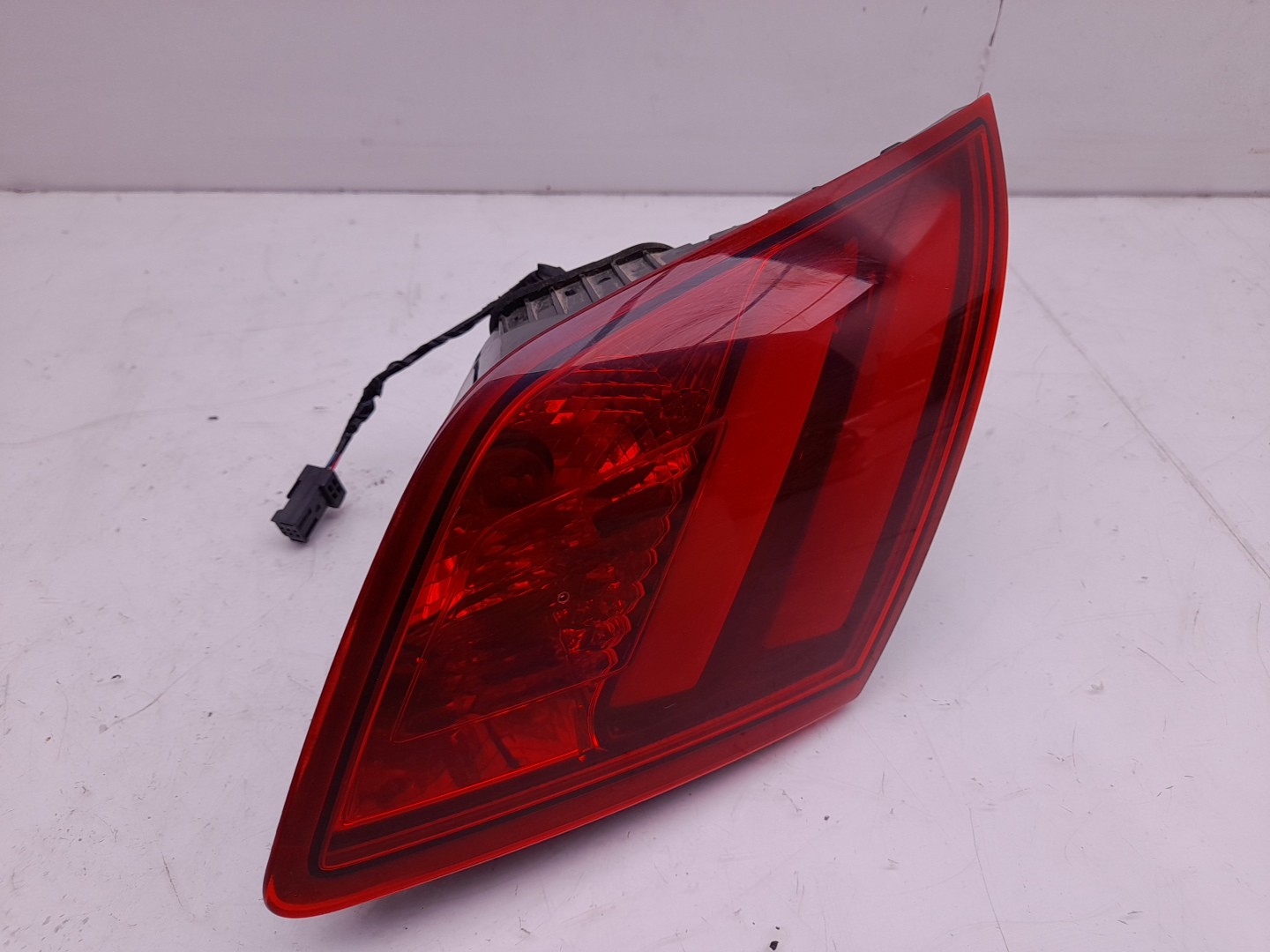 Right Tailgate light PEUGEOT 308 II Imagem-1