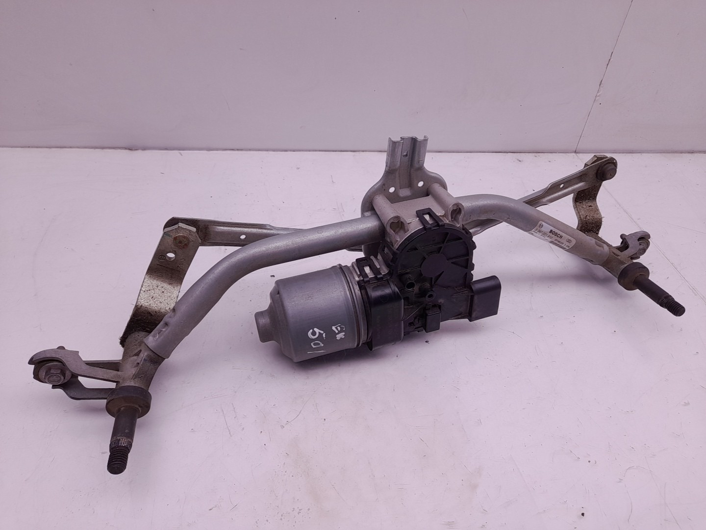 Essuie-glace moteur avant