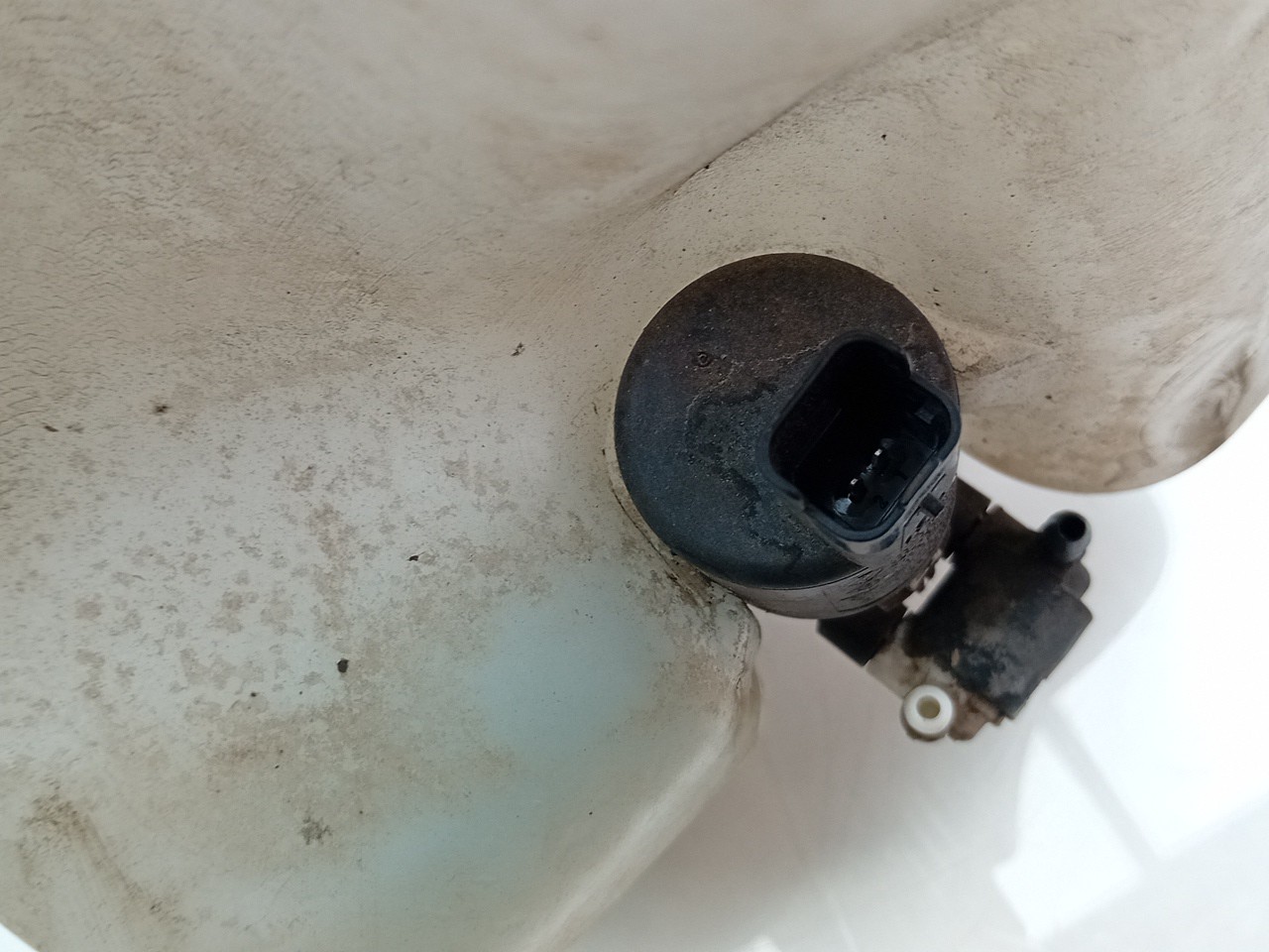Depósito de agua limpiaparabrisas RENAULT Megane III Grandtour (KZ0/1) Imagem-2