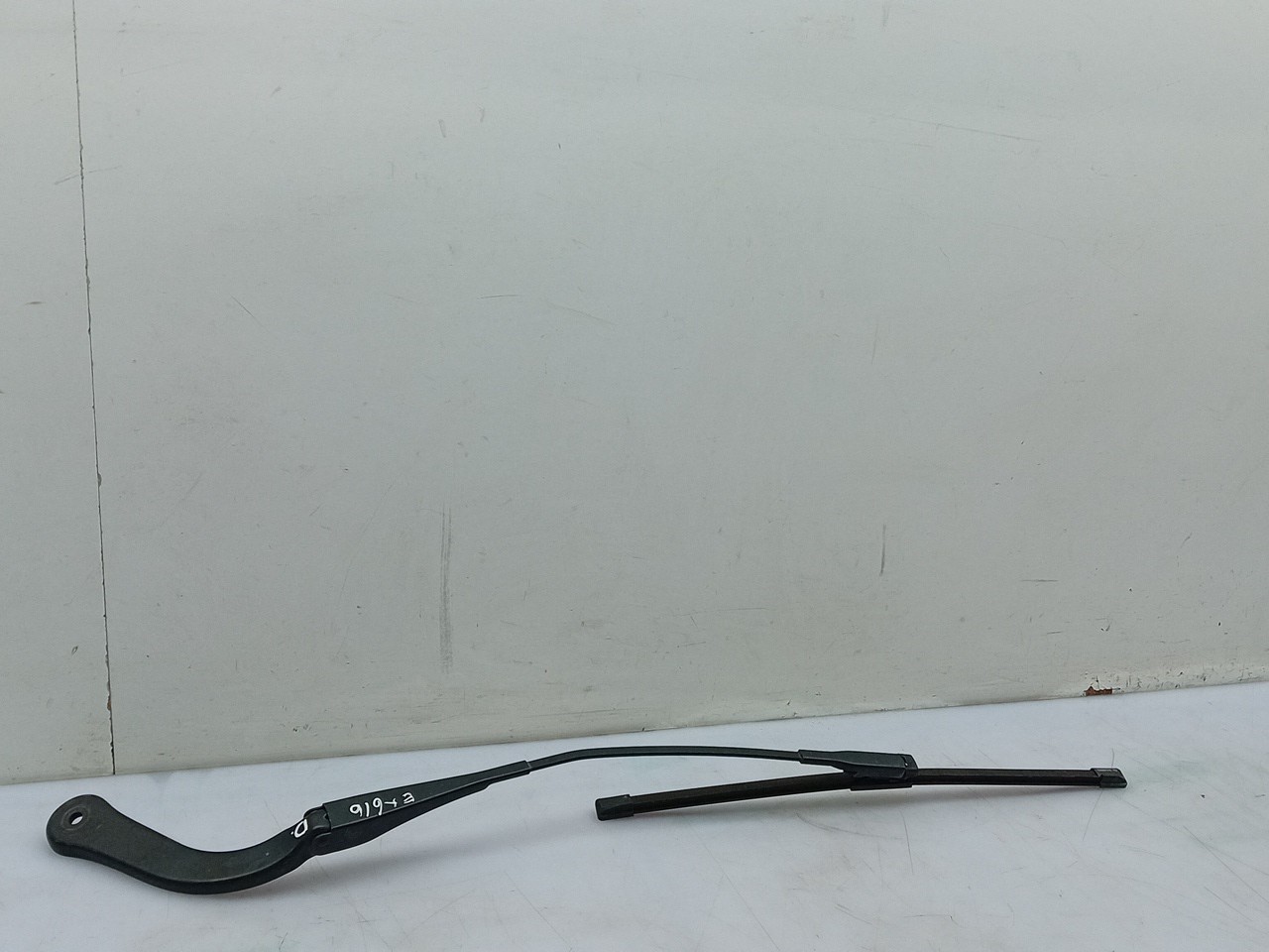 Windscreen wiper arm Right front