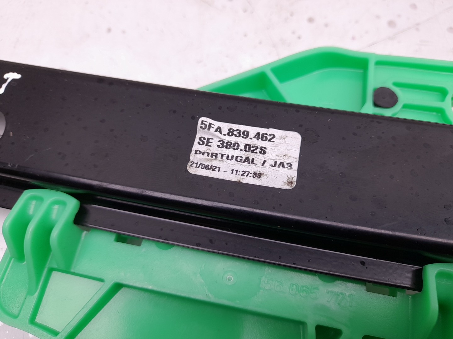 Right rear window regulator SEAT Leon Sportstourer (KL8) Imagem-1