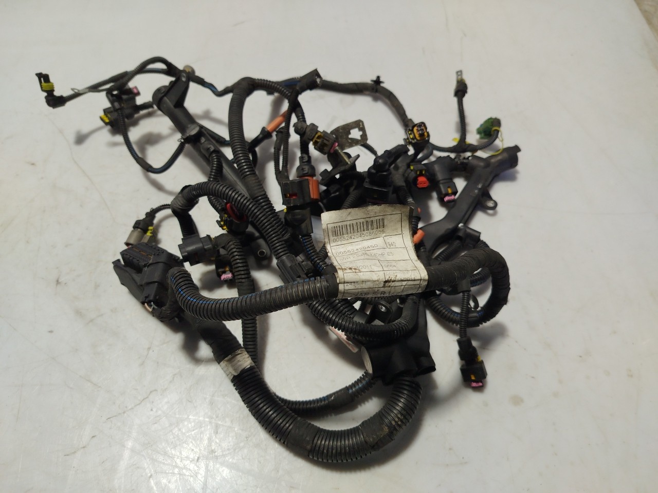 Engine electrical installation / engine wiring