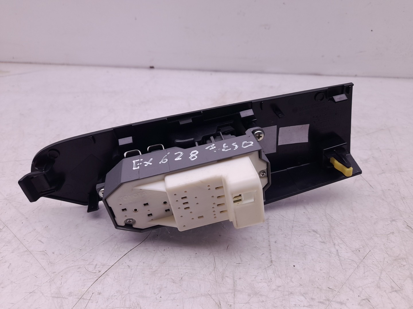 Mando / interruptor elevalunas delantero izquierdo TOYOTA Auris Hatchback (_E18_) Imagem-1