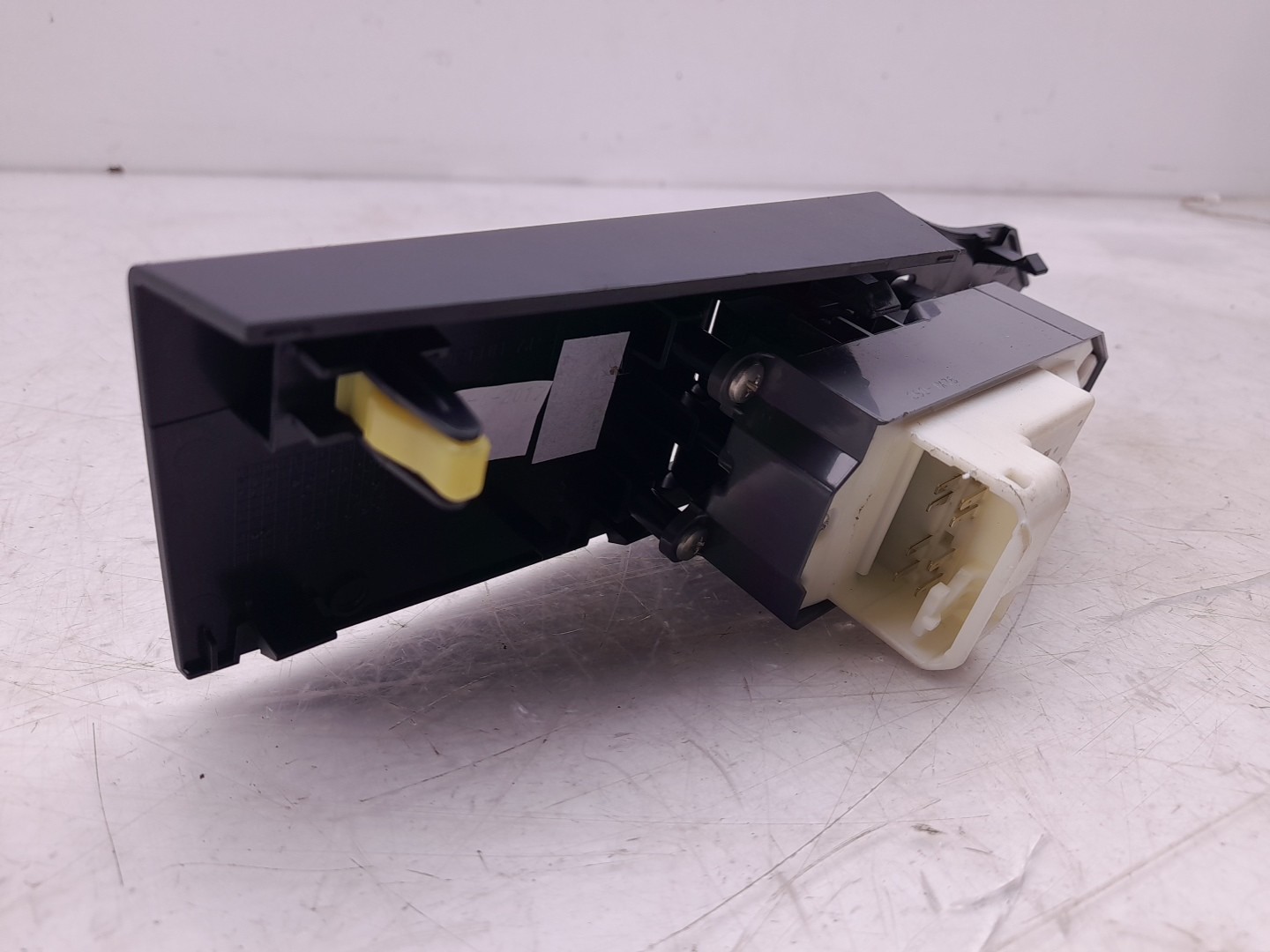 Mando / interruptor elevalunas delantero izquierdo TOYOTA Auris Hatchback (_E18_) Imagem-2
