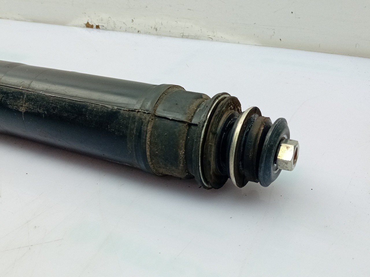 Right Rear Shock Absorber TOYOTA Auris Hatchback (_E18_) Imagem-1