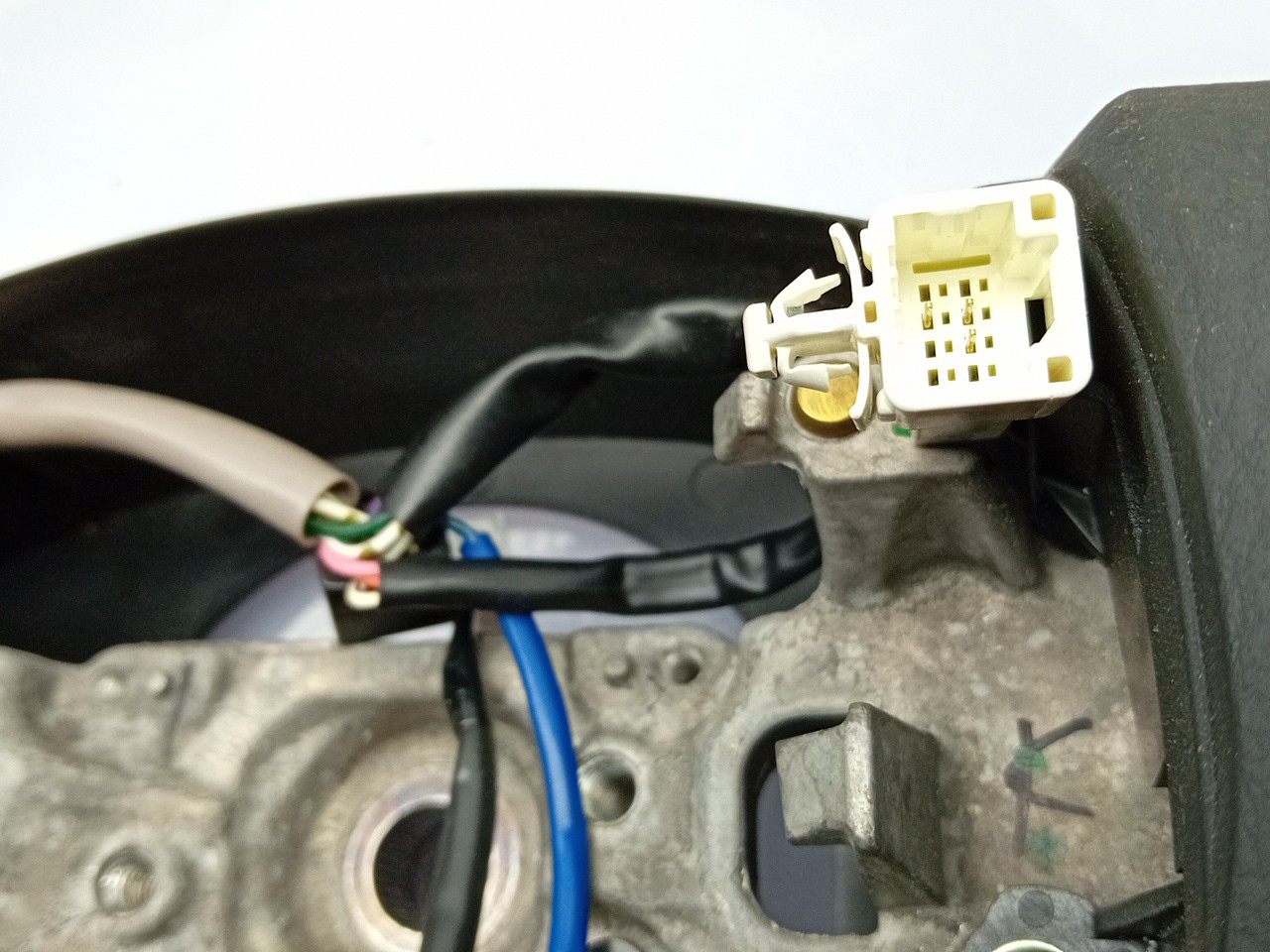 Steering wheel TOYOTA Auris Hatchback (_E18_) Imagem-2
