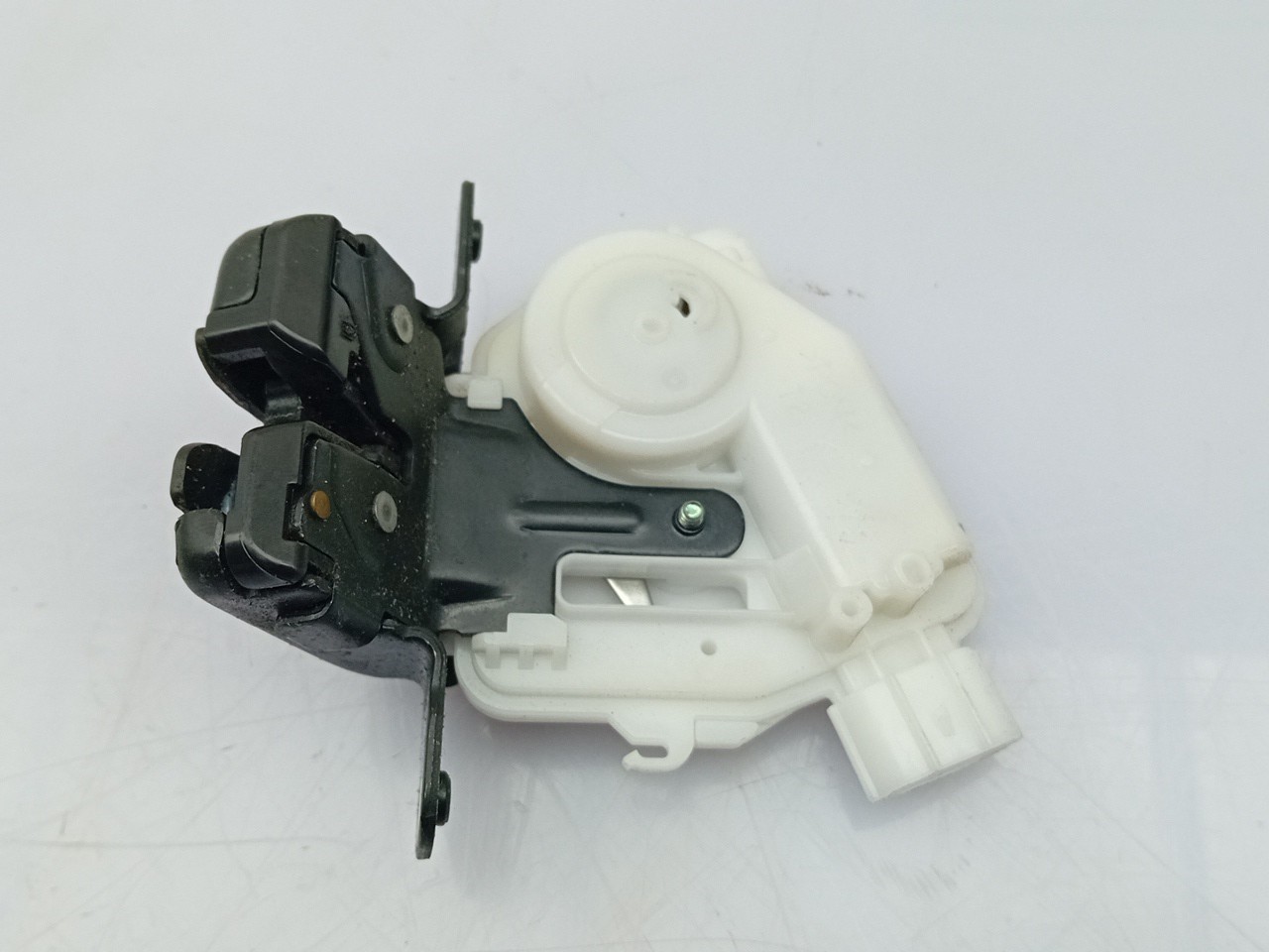 Fechadura / fecho da mala TOYOTA Auris Hatchback (_E18_) Imagem-1