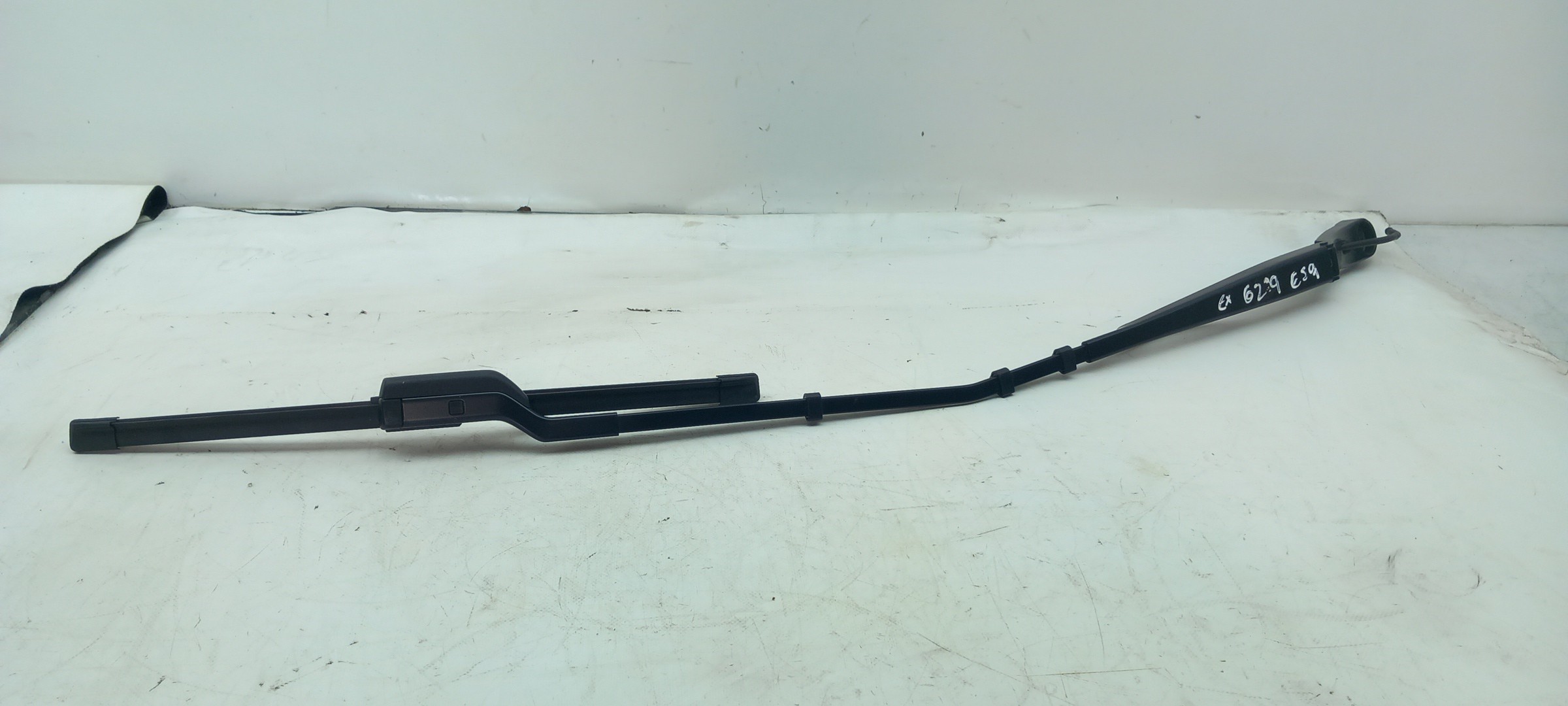 Windscreen wiper arm Left front