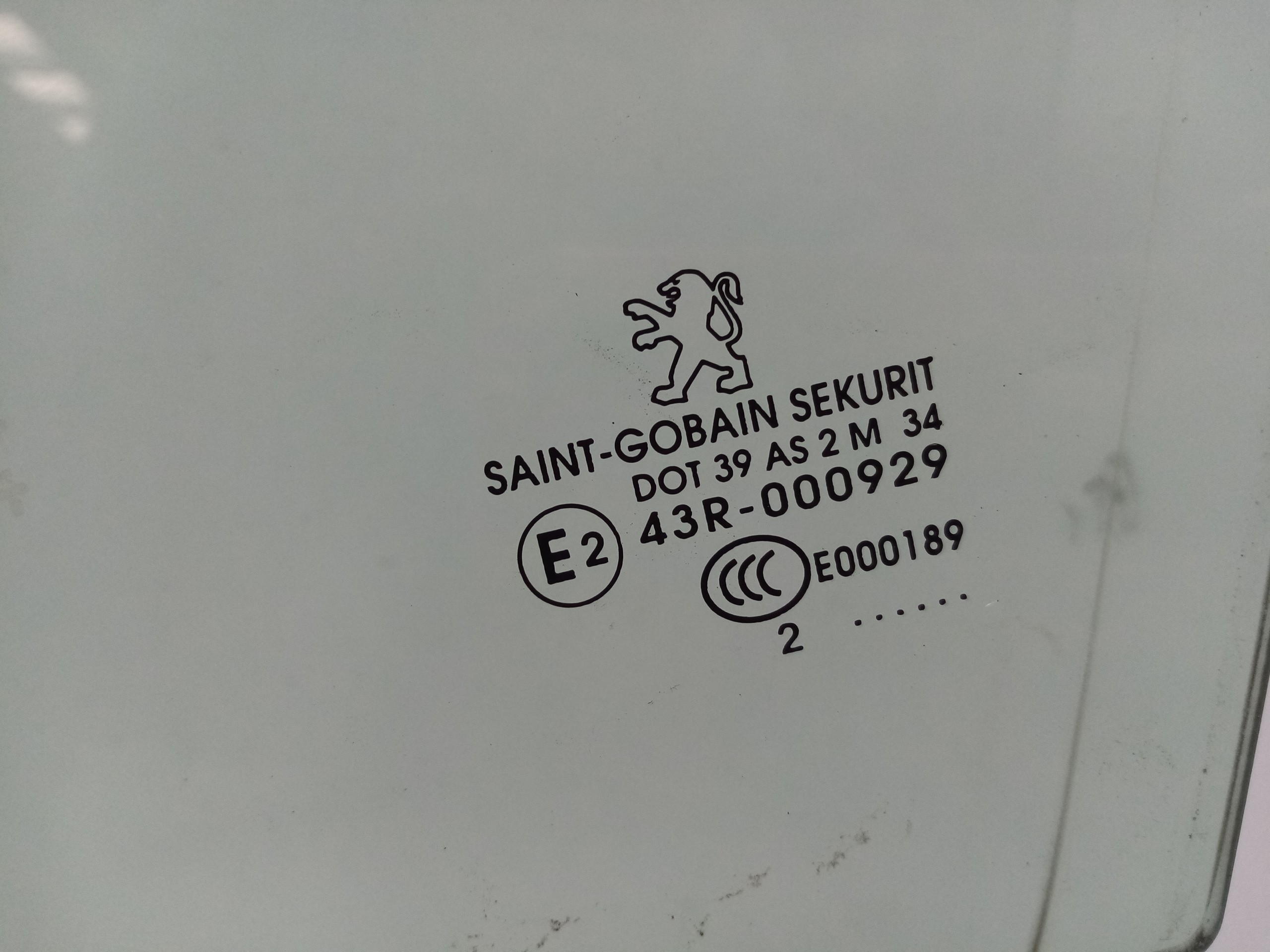 Vitre porte avant gauche PEUGEOT 3008 I (0U_) Imagem-1